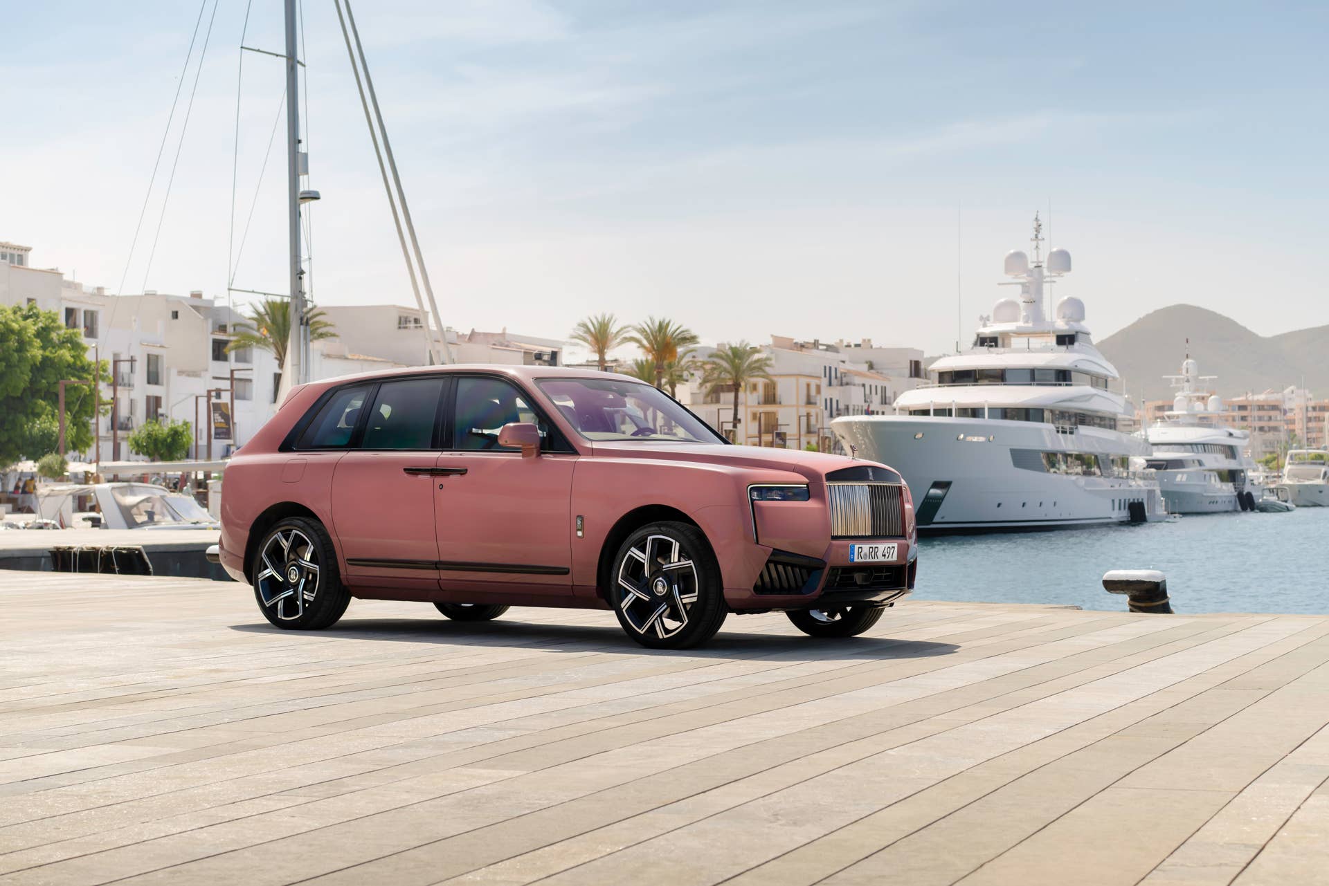 Laser Instrument Panel 2026 Rolls-Royce Cullinan Review, Specs, Pricing, and Warranty - Autoblog