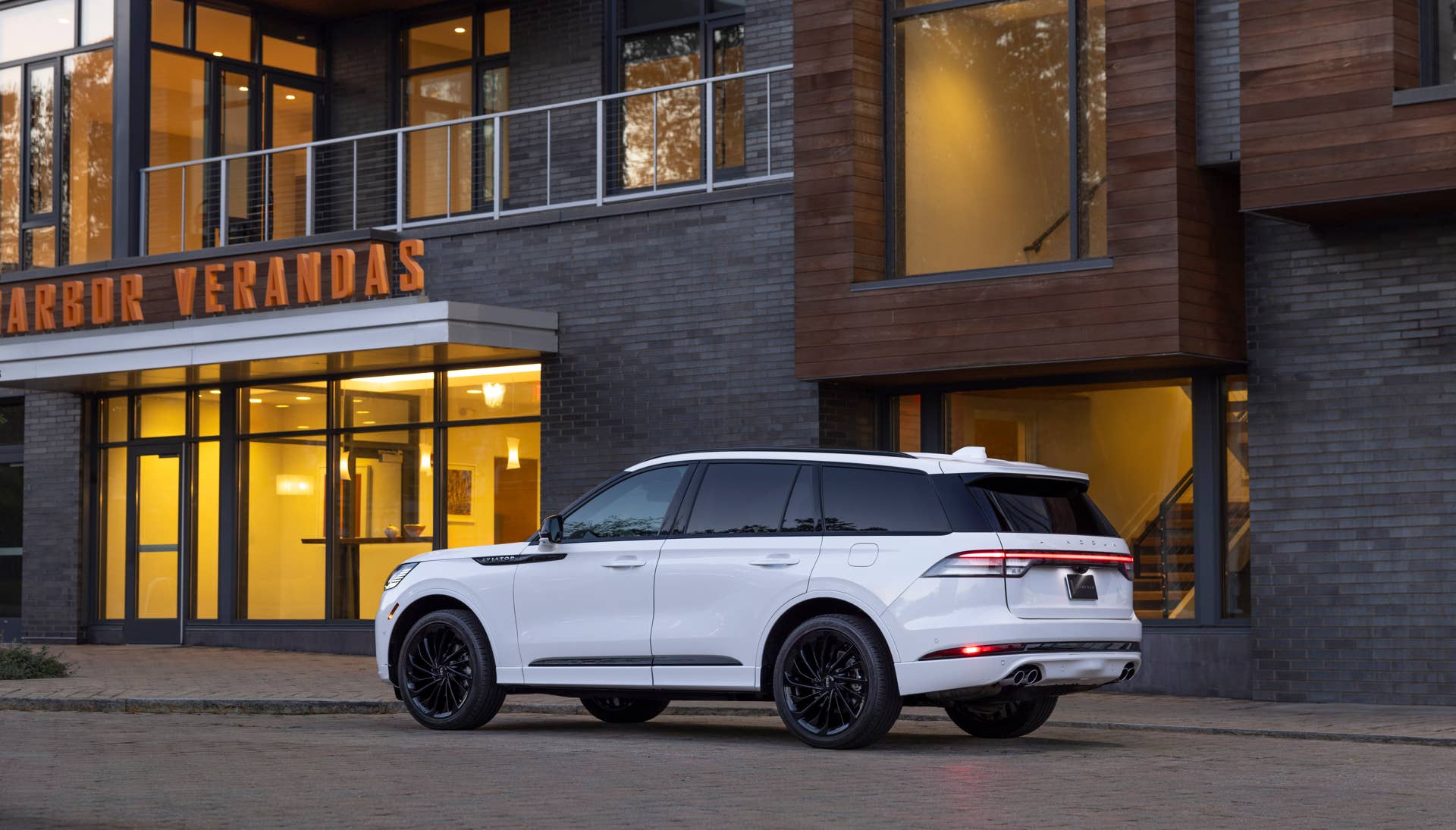 2025-2026 Lincoln Aviator