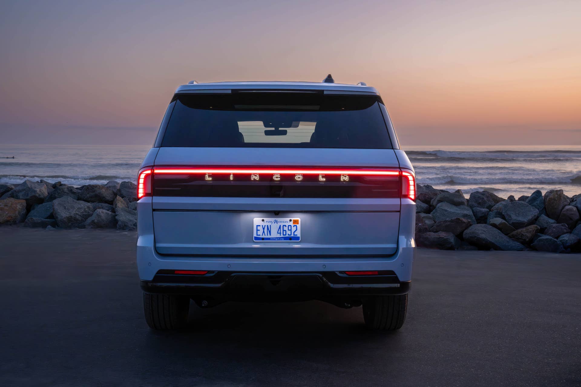 2026 Lincoln Navigator Review Specs Pricing And Warranty Autoblog 2026-lincoln-navigator-review-specs-pricing-and-warranty-autoblog