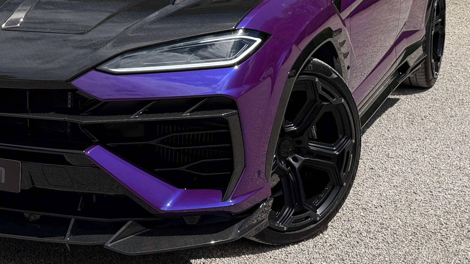 Lamborghini Urus SE Gets A Wild Carbon Fiber Makeover For Geneva