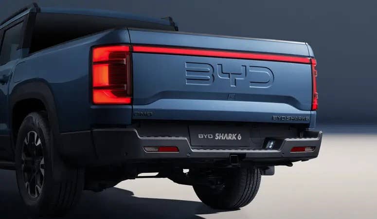 BYD's 1.5L Hybrid Truck Just Beat America's Full-Size Trucks In A Drag Race