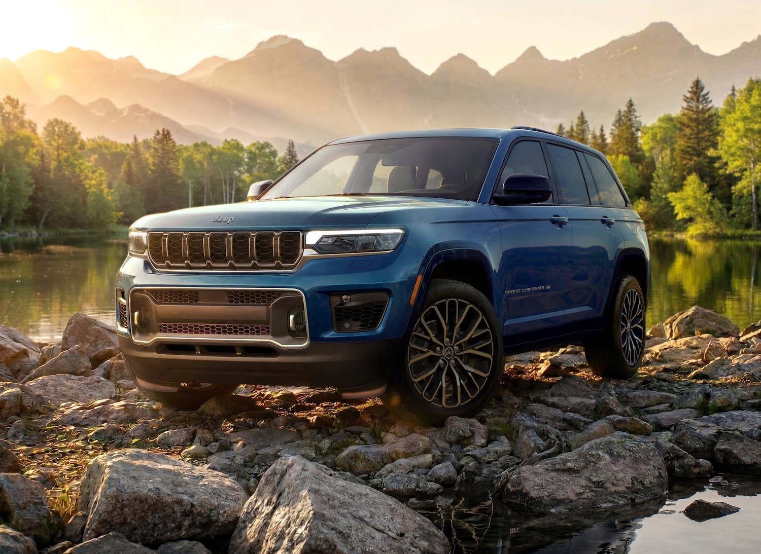2027 Jeep® Grand Cherokee Overland in Steel Blue front angled view