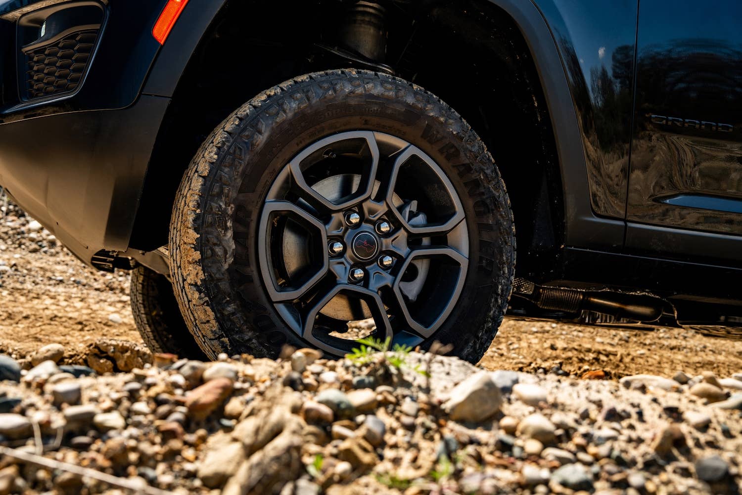 2027 Jeep® Grand Cherokee Trailhawk in black alloy wheel