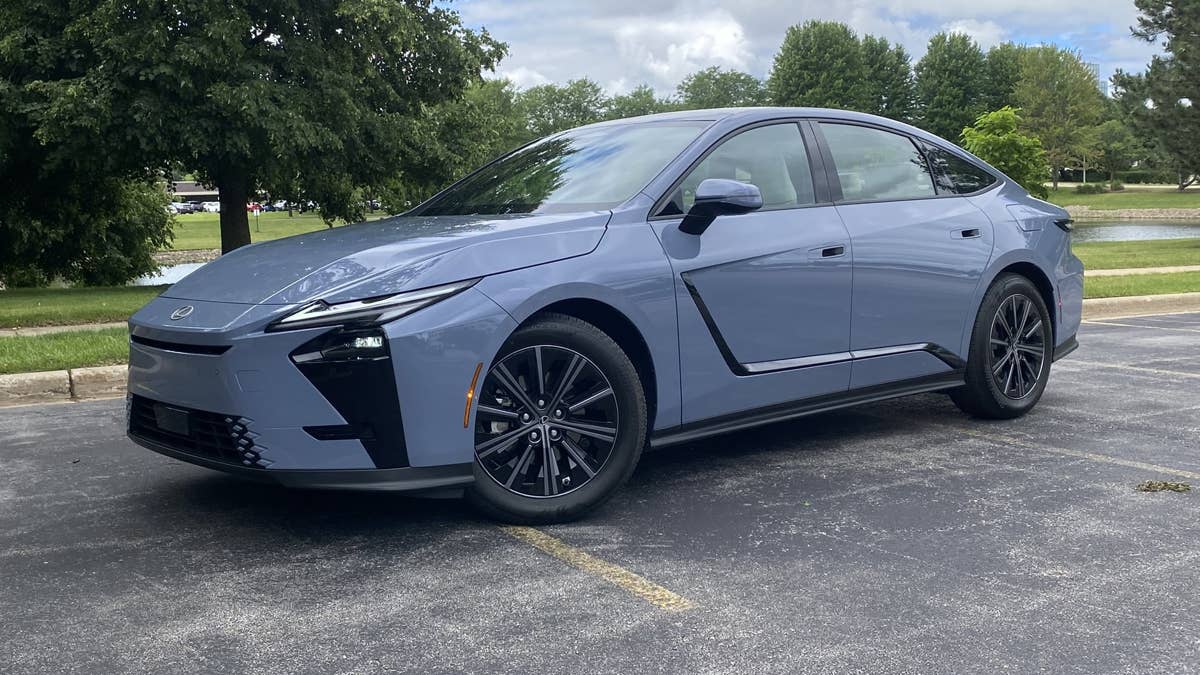 The 2026 Lexus ES 350h Redefines the Model Without Losing Why Buyers Have Flocked to it