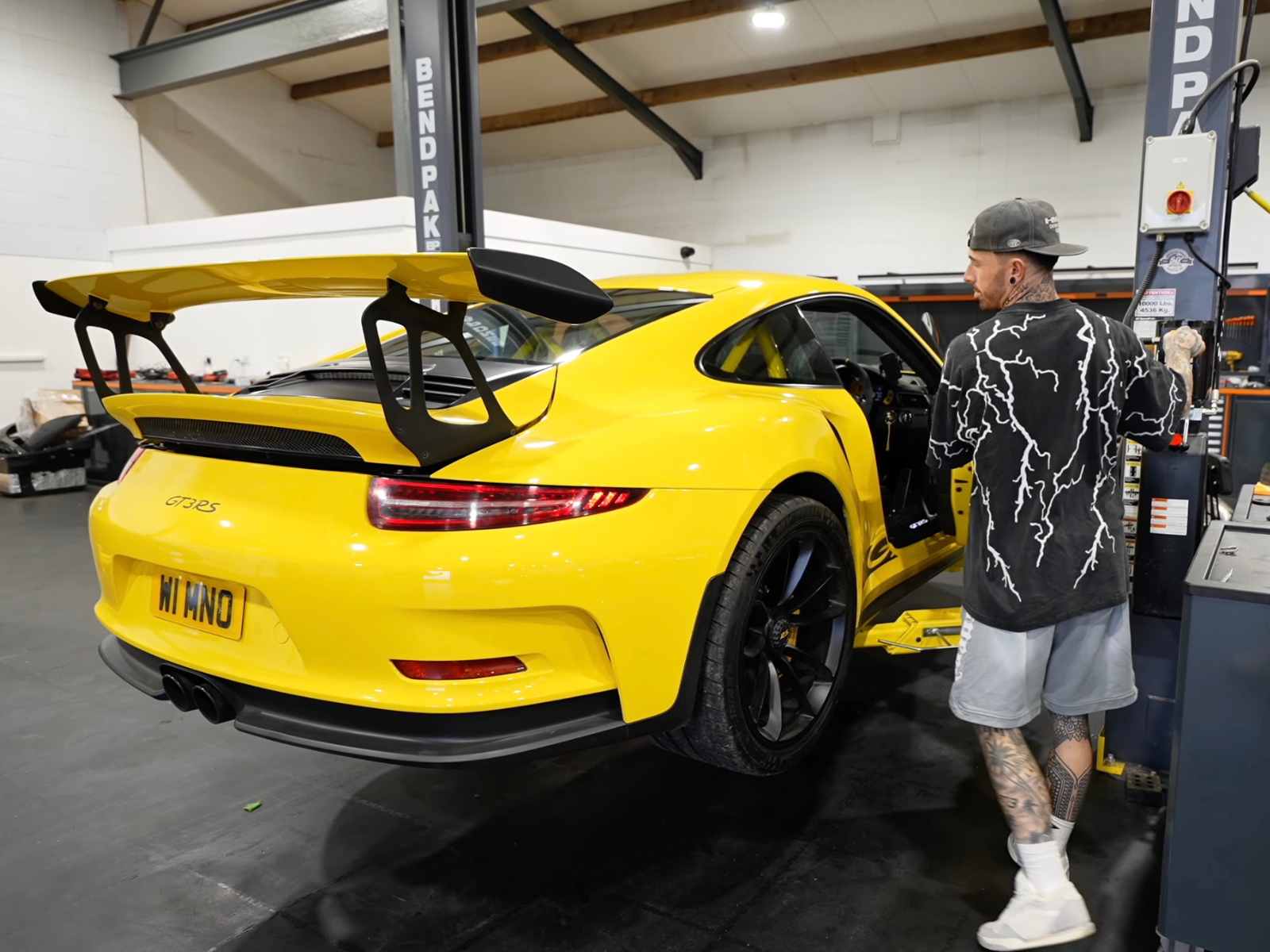 porsche-911-gt3-rs-mat-armstrong-2.png?profile=rss