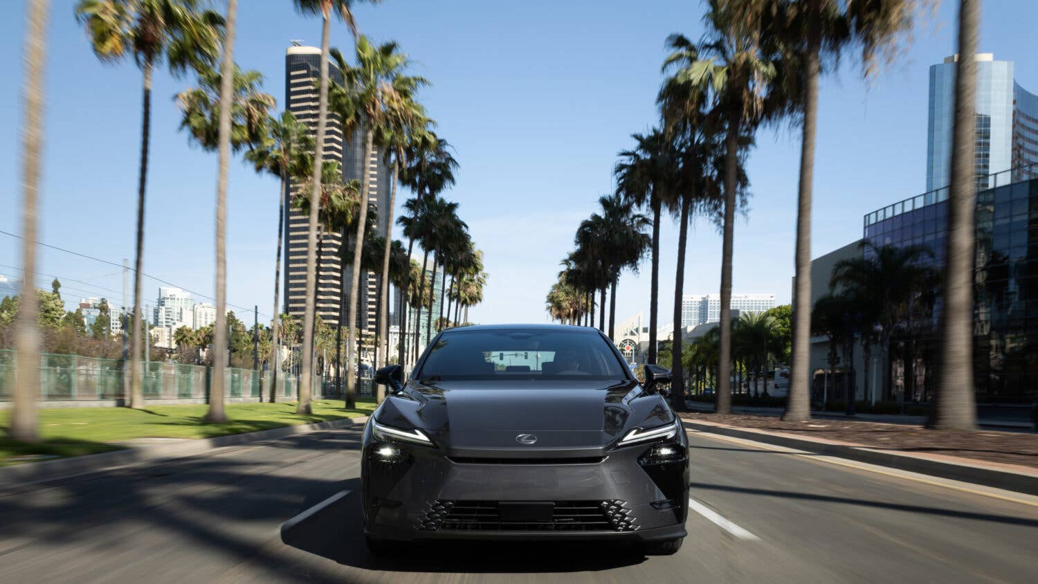 لكزس ES 350h 2026 من الخارج في غاية الفخامة والروعة