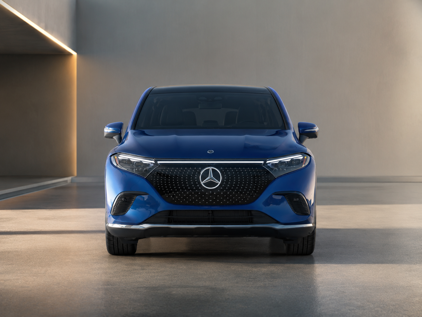 mercedes-benz-drops-new-eqs-suv-lease-deals-on-both-trims-for-july
