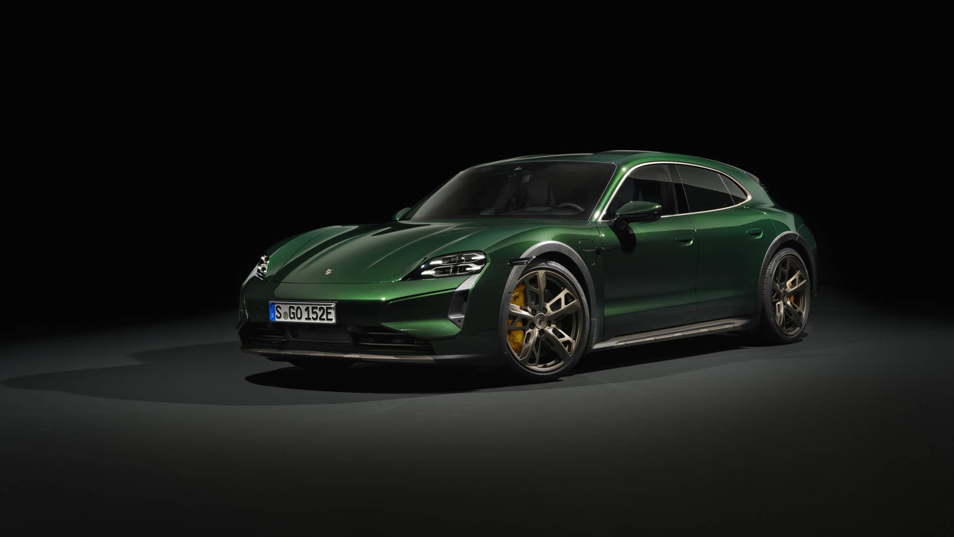 2025-2026 Porsche Taycan Turbo Cross Turismo in green front angled view