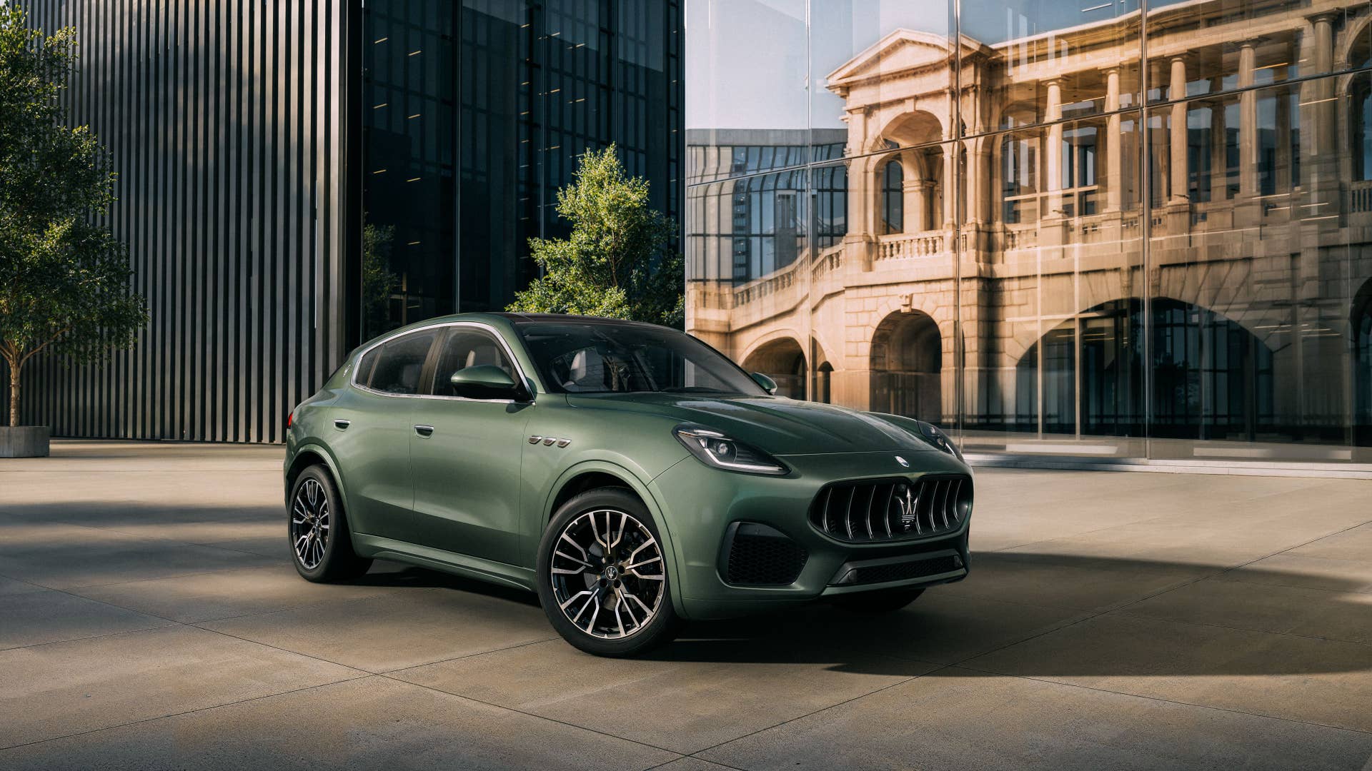 2025-2026 Maserati Grecale Folgore in green front angled view