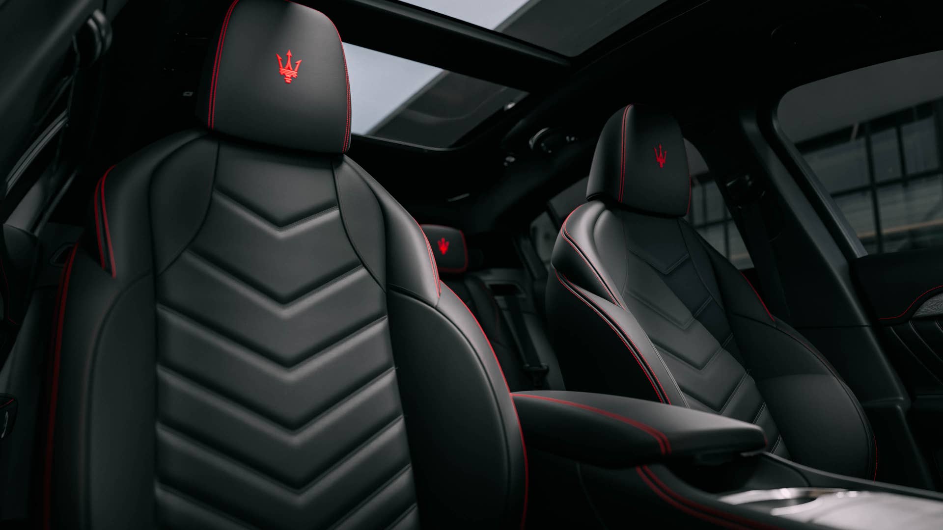 2025-2026 Maserati Grecale Folgore black and red interior front seats