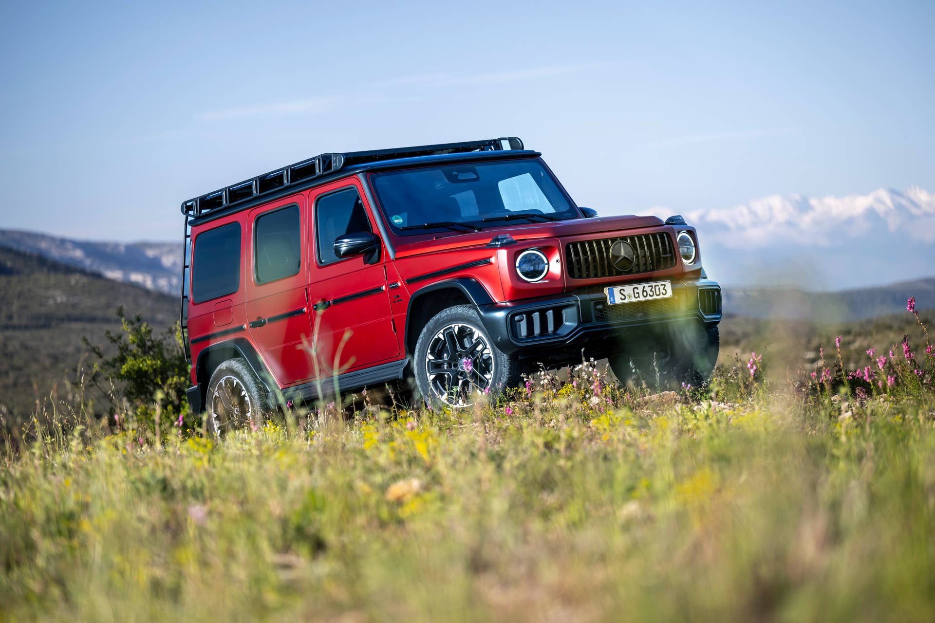 2025-2026 Mercedes-AMG G 63 in Exclusive Manufaktur Cardinal Red Magno front angled view