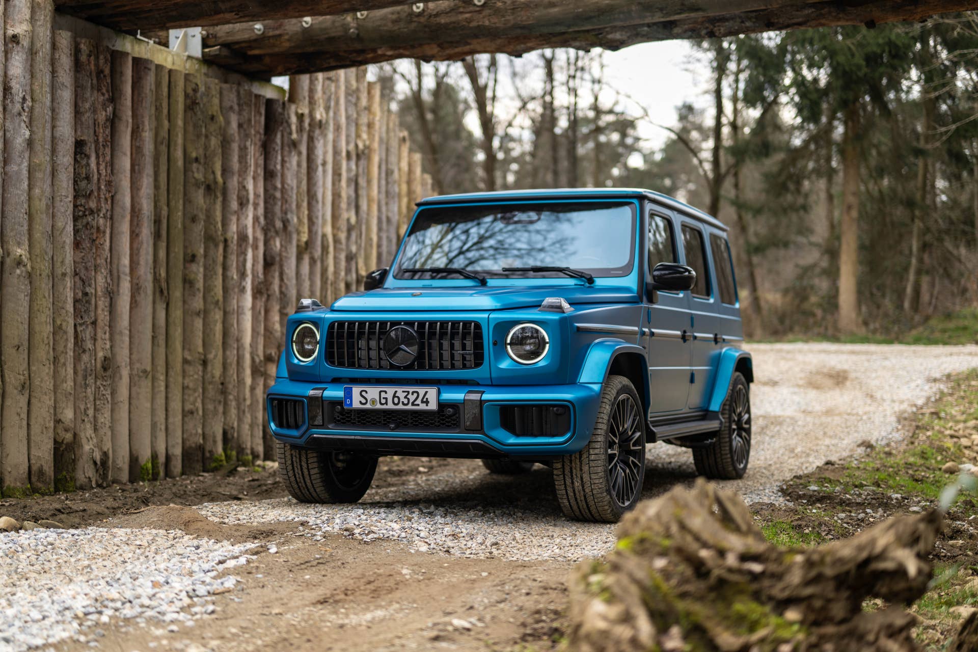 2025-2026 Mercedes-AMG G 63 in Manufaktur Hyper Blue Magno front angled view