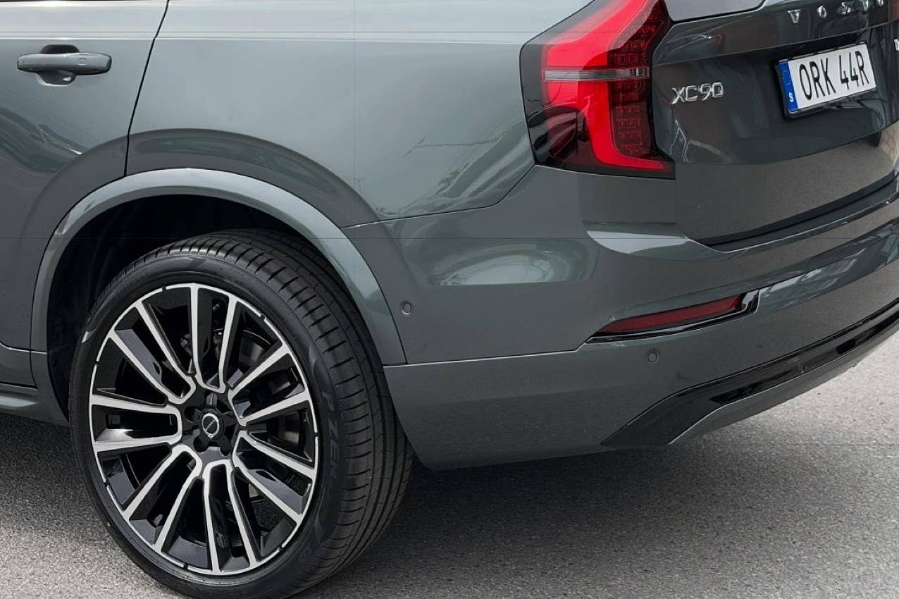 2027 Volvo XC90 in Forest Lake rear angled view closeup