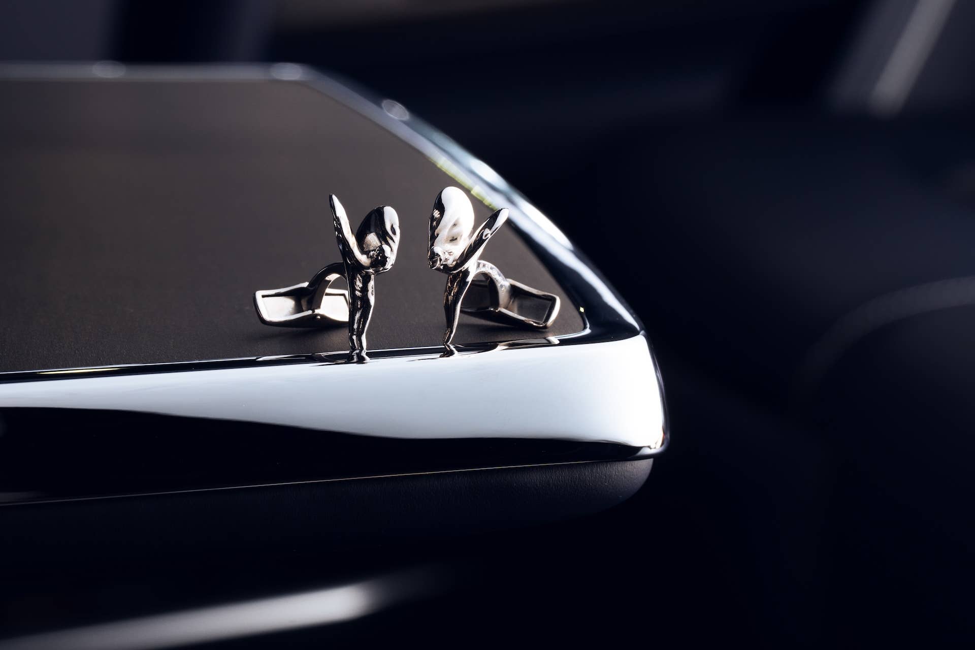 Rroyce Rows Rolls-Royce Ghost Savile Row Turns British Tailoring Into Rolling Art ...