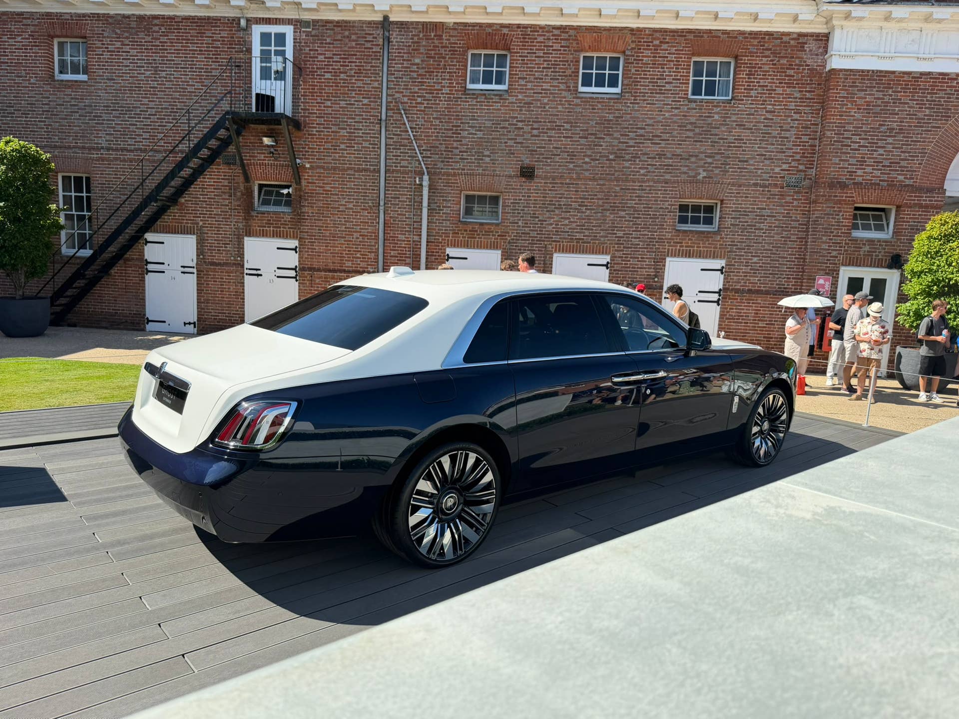 Rroyce Rows Rolls-Royce Ghost Savile Row Turns British Tailoring Into Rolling Art ...
