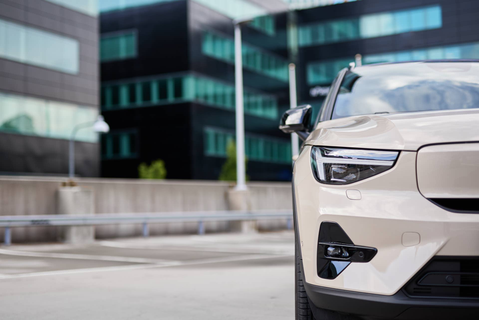 2025-2026 Volvo EX40