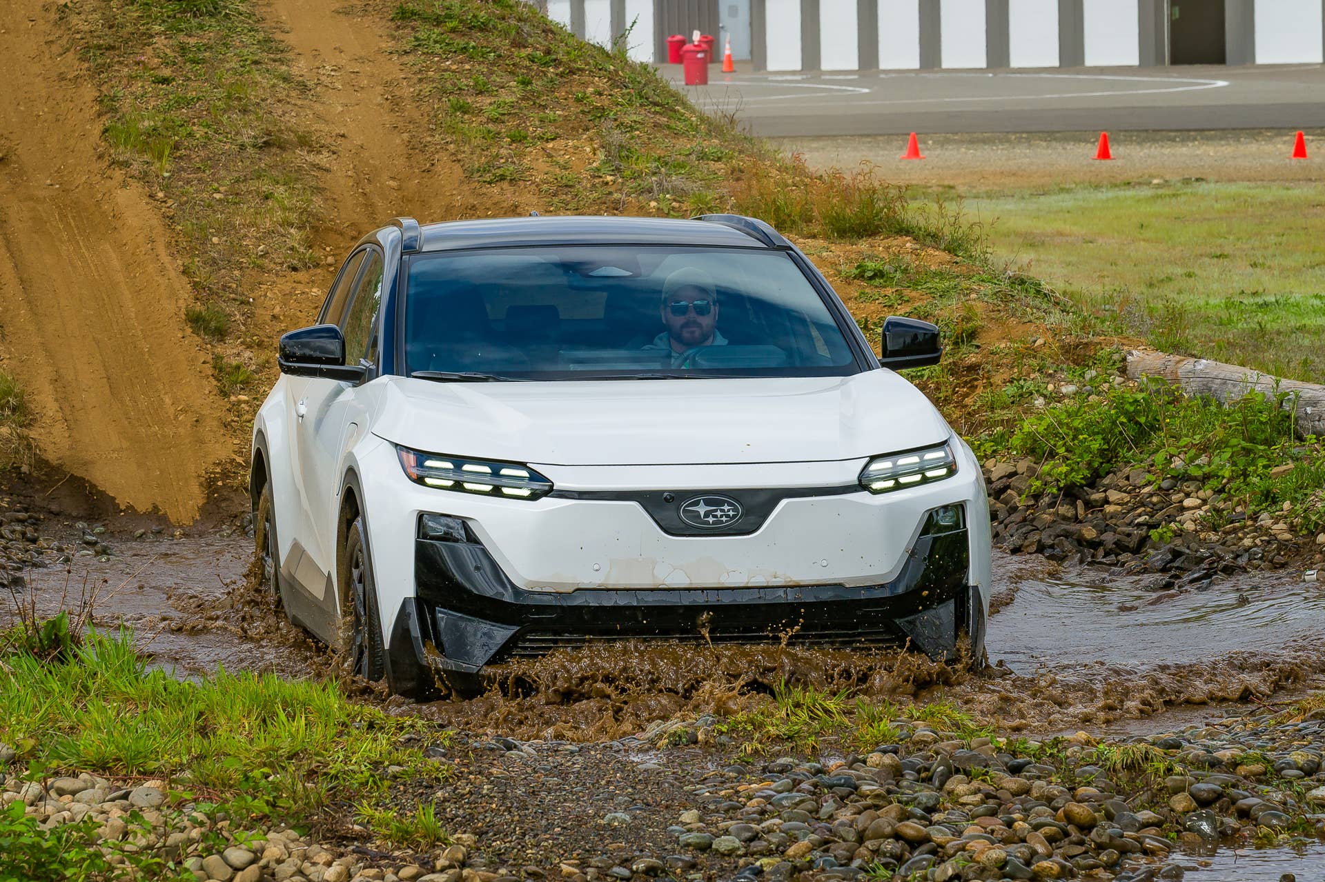 سوبارو أنشارتد GT AWD 2026 أثناء اختبار قدراتها