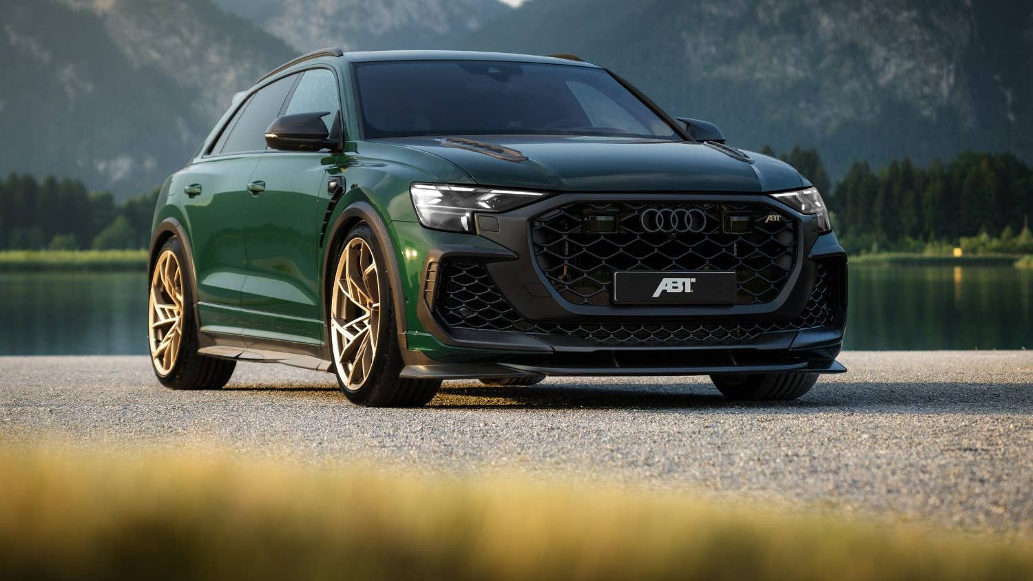 ABT RSQ8-LE 1000, the 1,000 hp tuned Audi RS Q8 in dark green with satin gold wheels