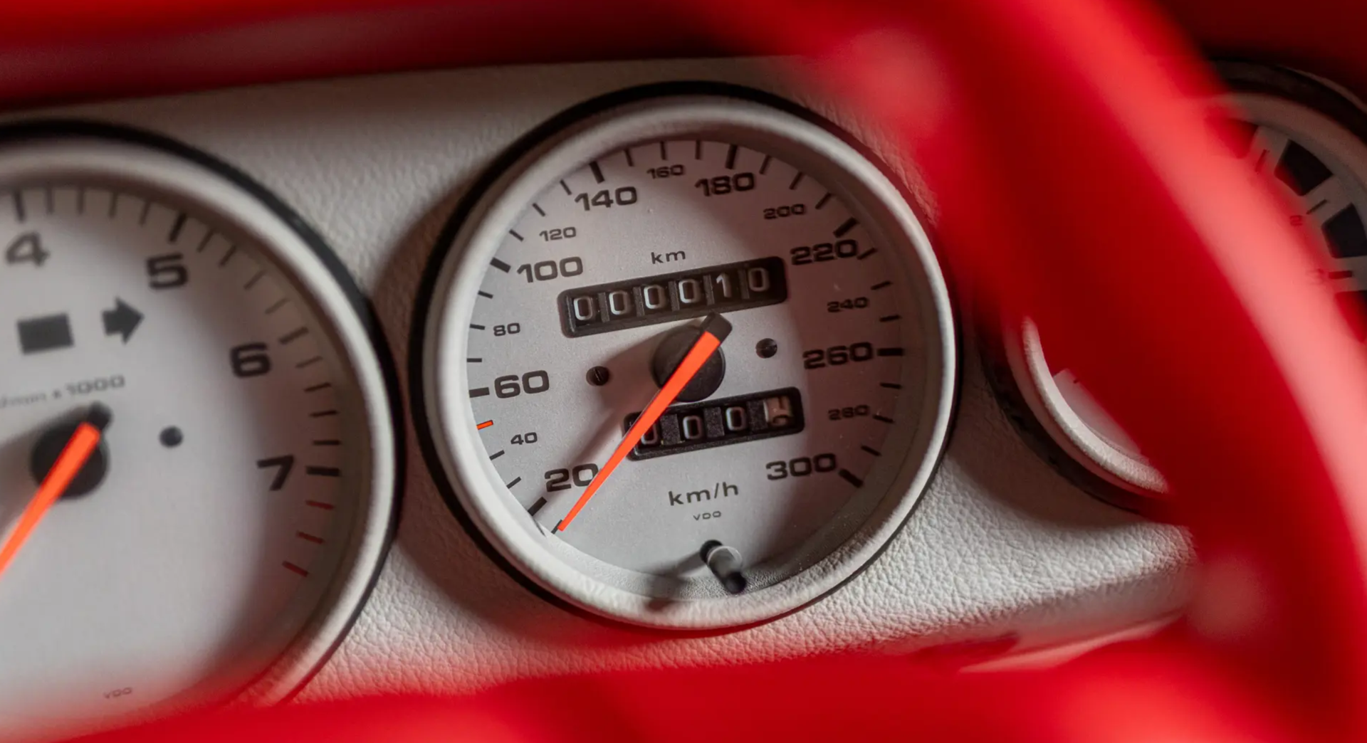 1993 Porsche 911 Carrera RSR 3.8 'Strassenversion' dials