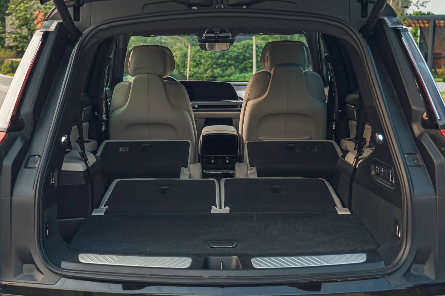 2026 Cadillac Vistiq trunk 2nd and 3rd row folded