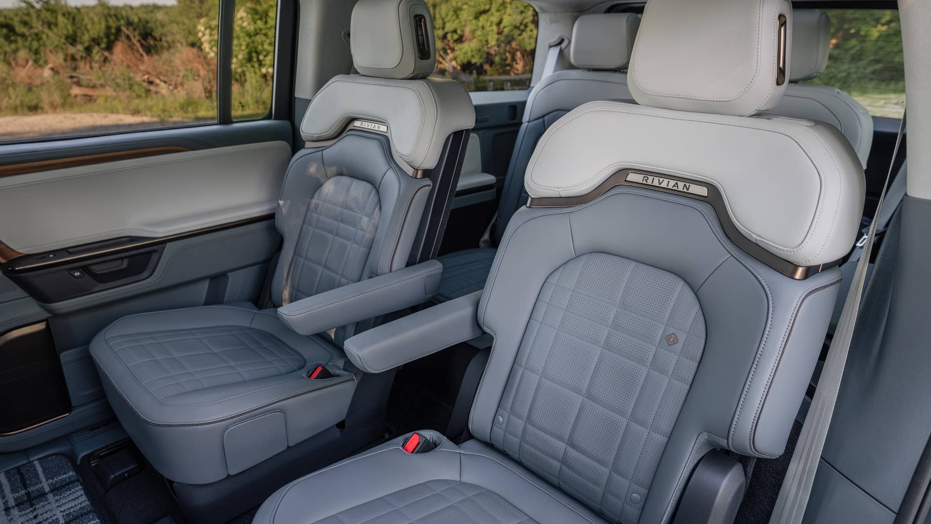 2027 Rivian R1S