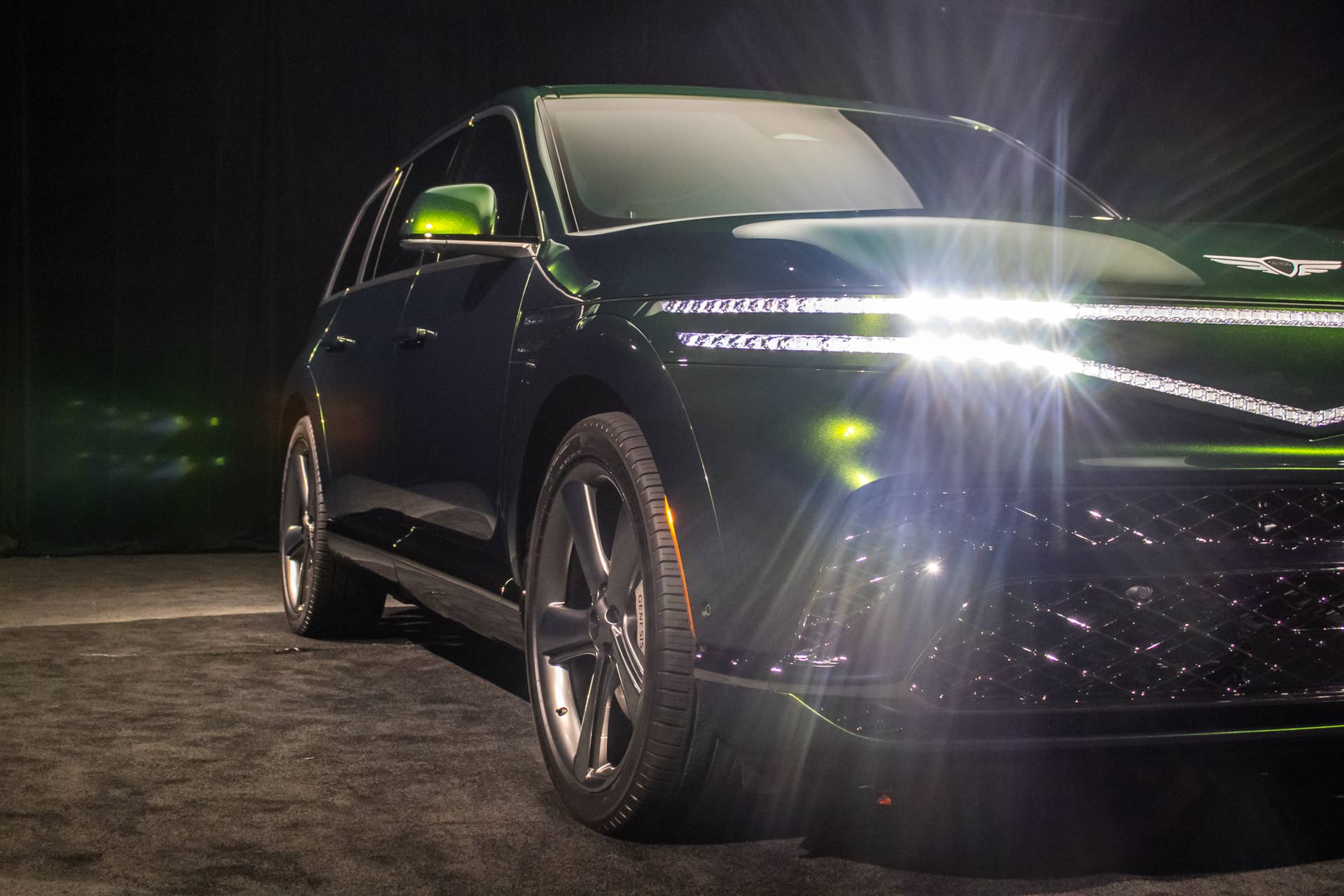 2028 Genesis GV90