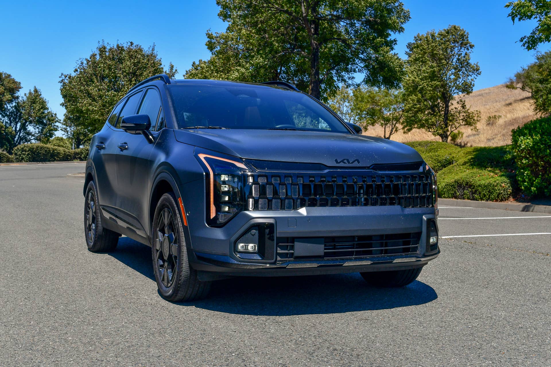 The front end of the 2026 Kia Sportage X-Line SX Prestige PHEV