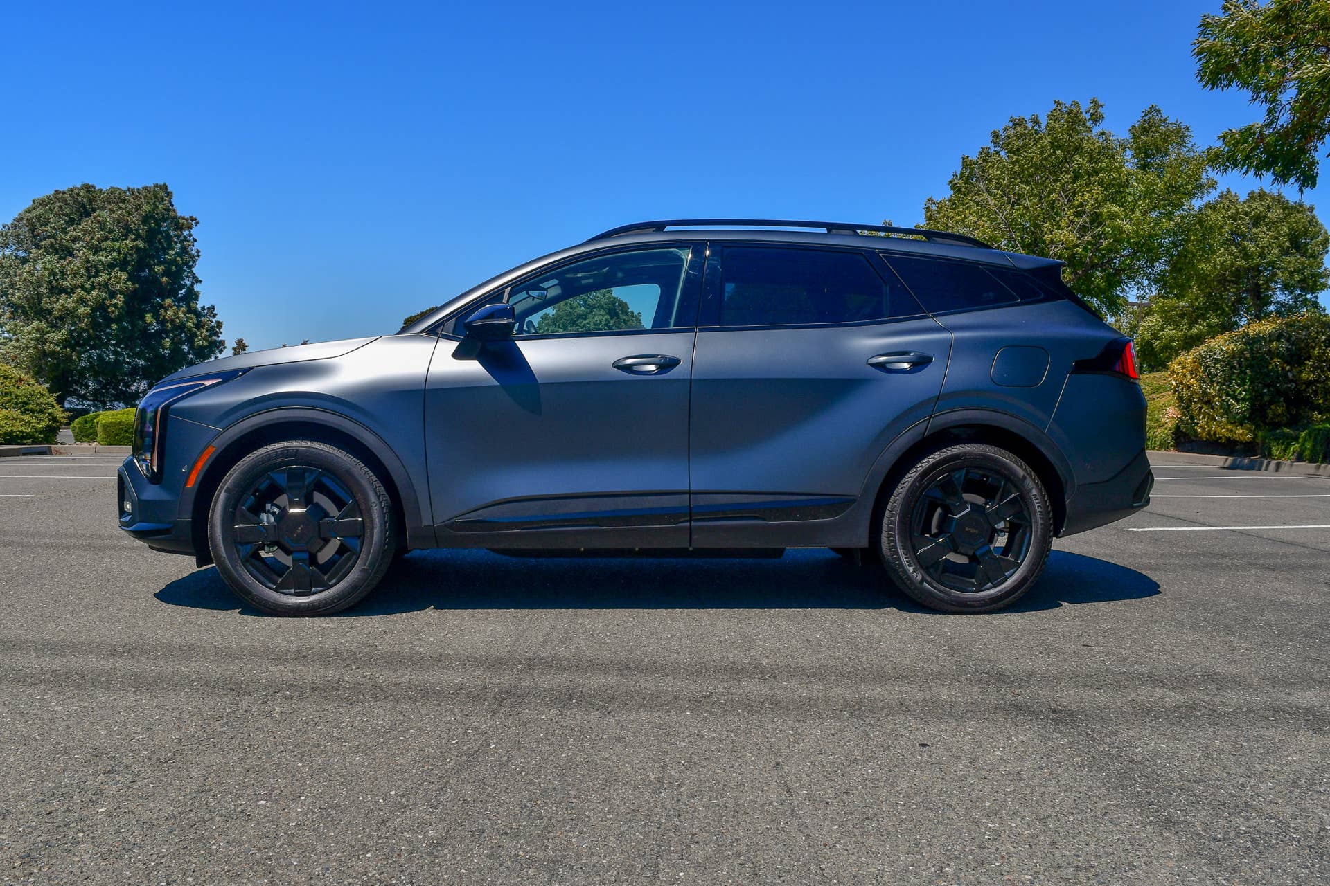 The side profile of the 2026 Kia Sportage X-Line SX Prestige PHEV