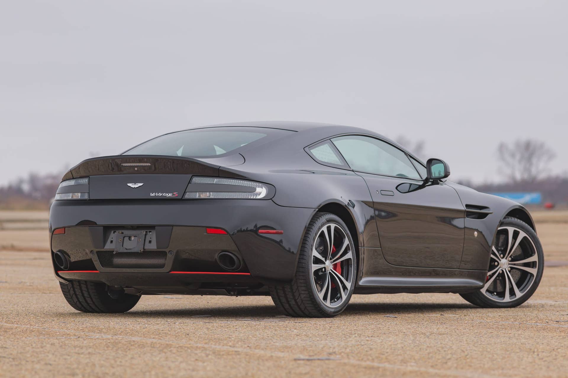 2017 Aston Martin V12 S 7-Speed