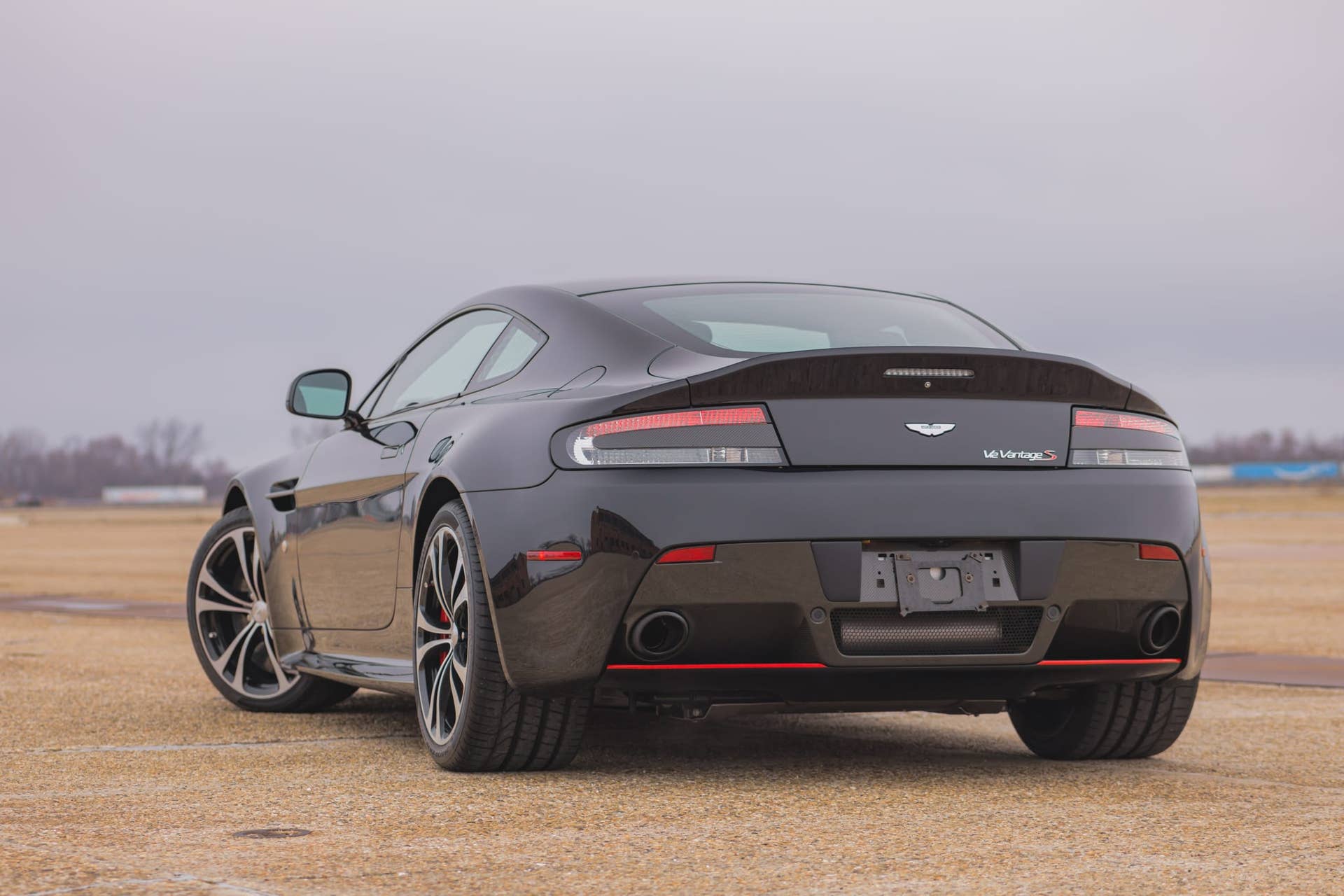 2017 Aston Martin V12 S 7-Speed