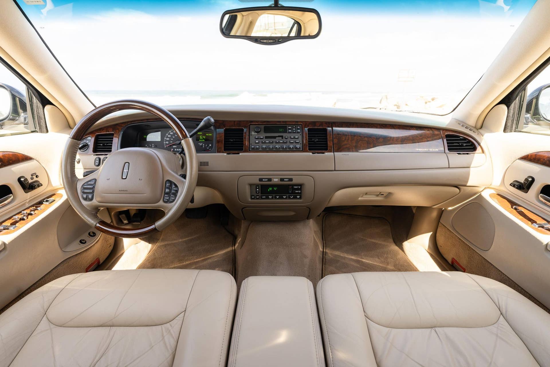 2001 Lincoln Town Car Signature
