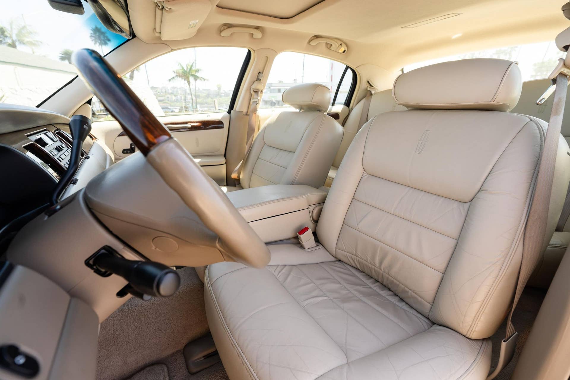 2001 Lincoln Town Car Signature