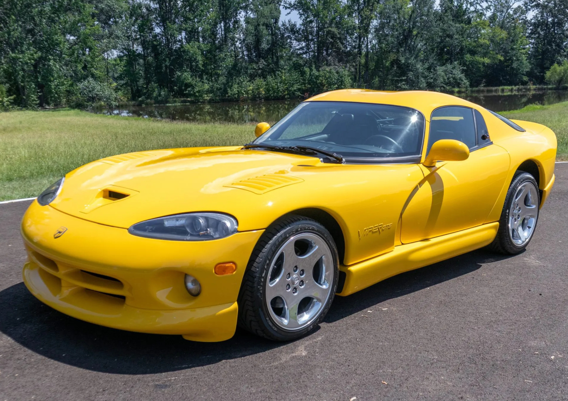 733-Mile 2001 Dodge Viper GTS