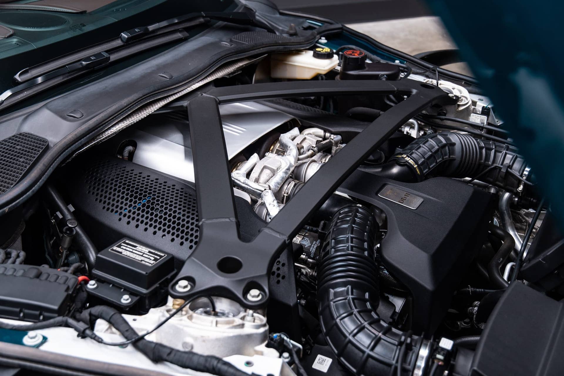 2020 Aston Martin DB11 V8 Volante