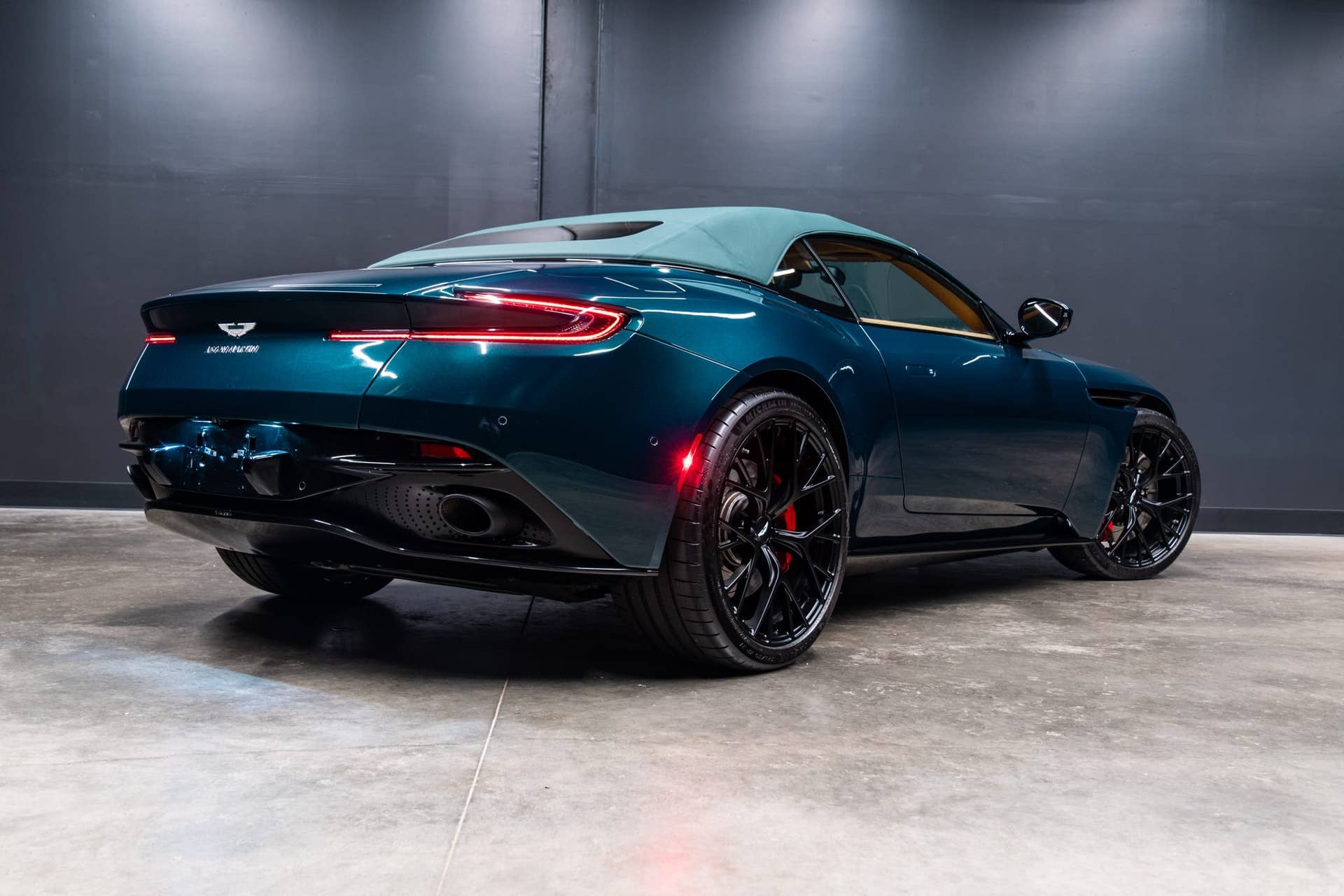 2020 Aston Martin DB11 V8 Volante