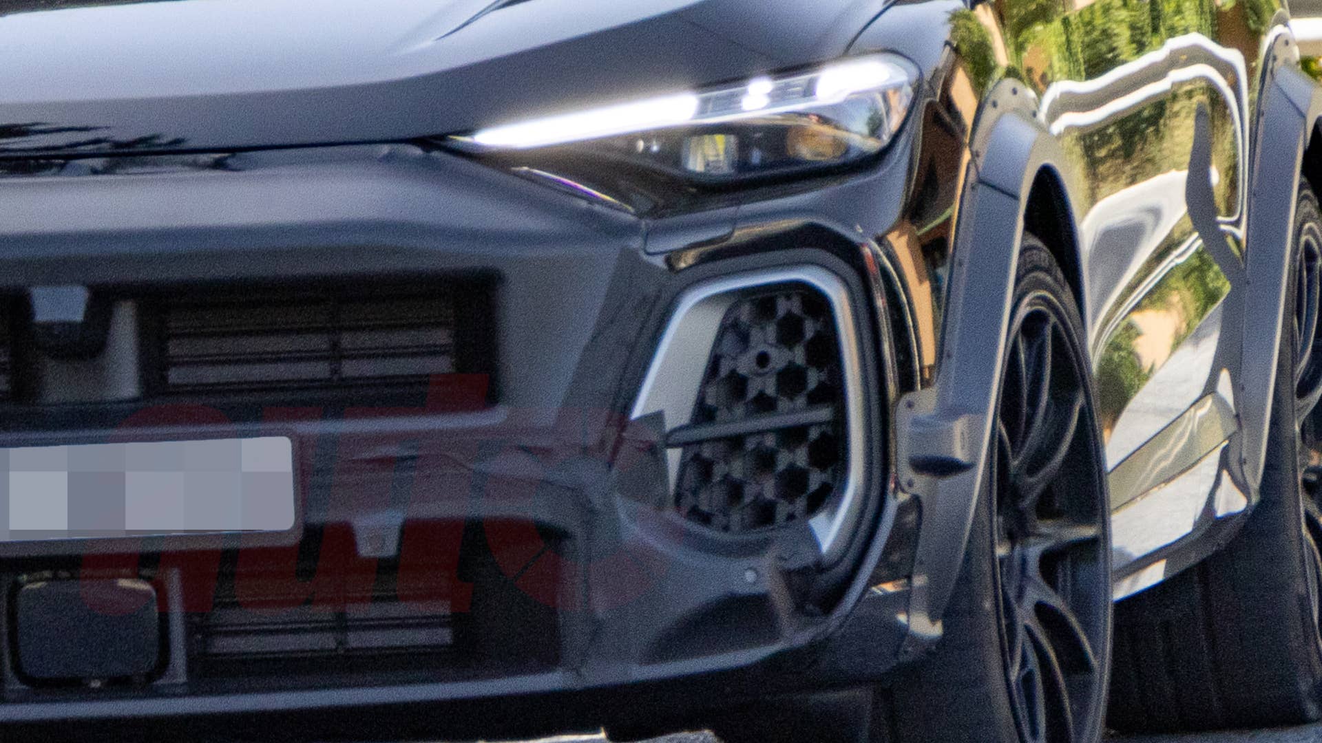 2028 Porsche Macan/Octan spy shot