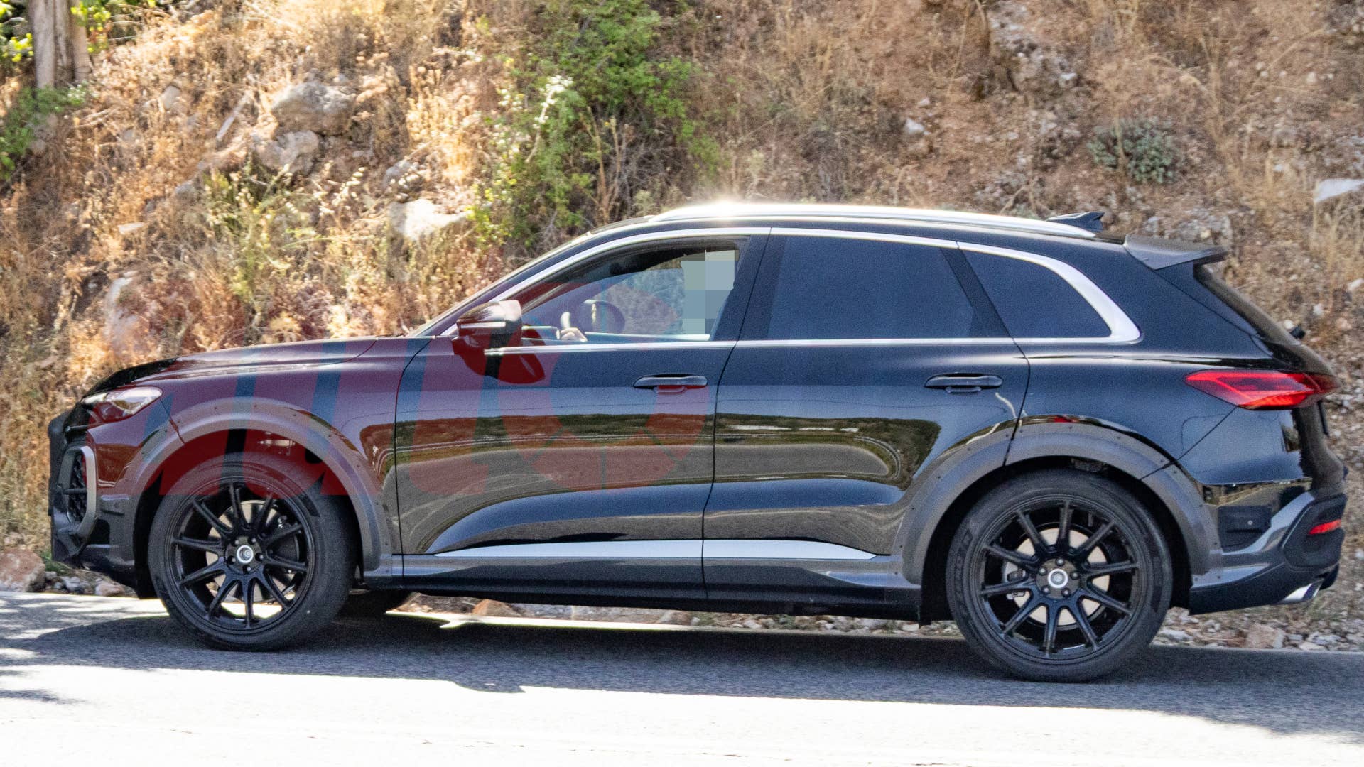 2028 Porsche Macan/Octan spy shot
