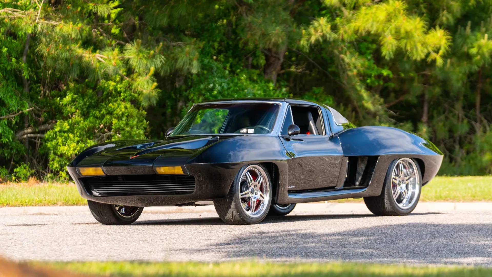 ブラックフリートV８２７C　FACE２　２０インチ ディープコンケイブ 1963 Corvette Split-Window Was Turned Mid-Engine and Sold for