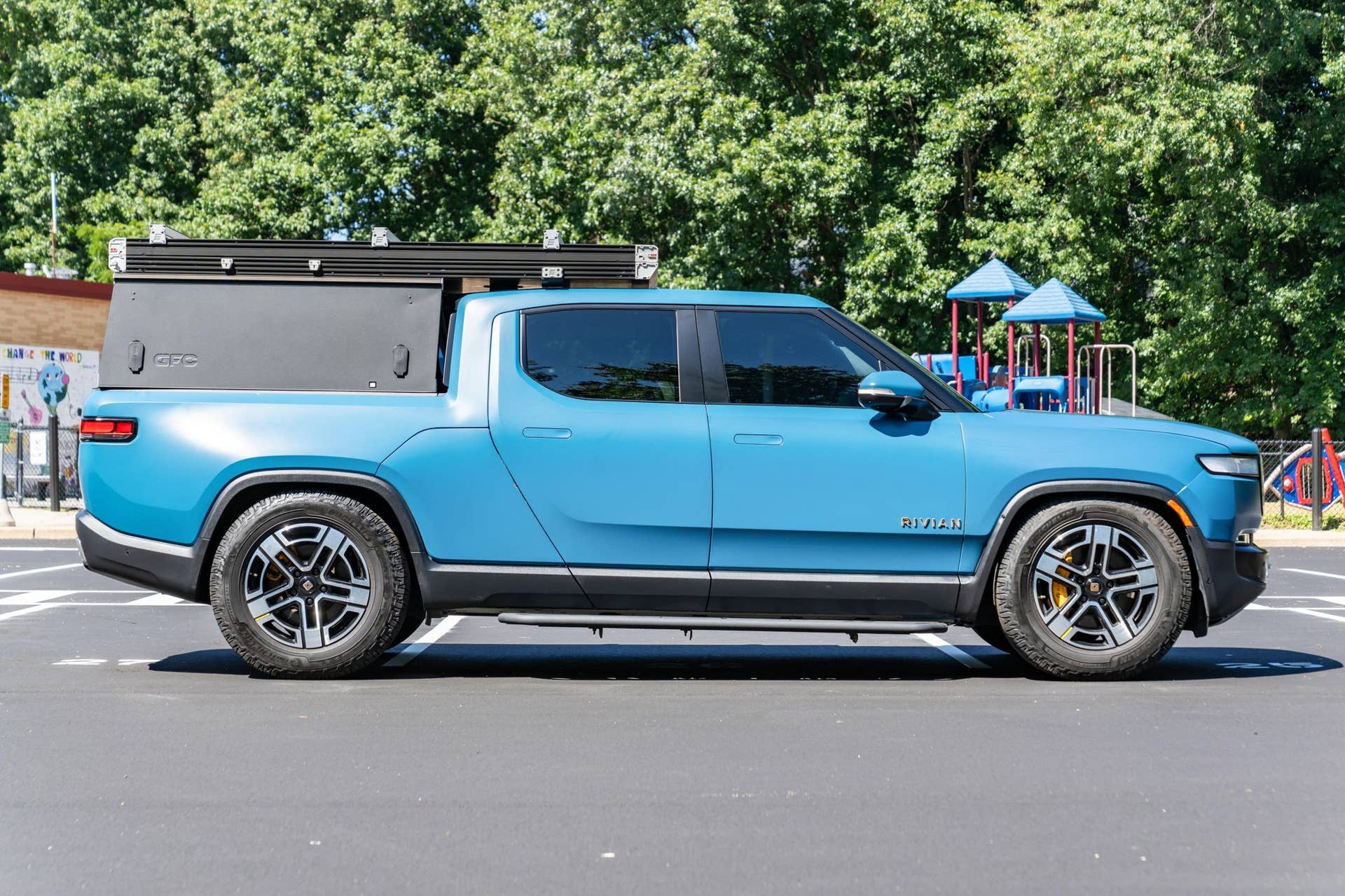 2022 Rivian R1T Adventure