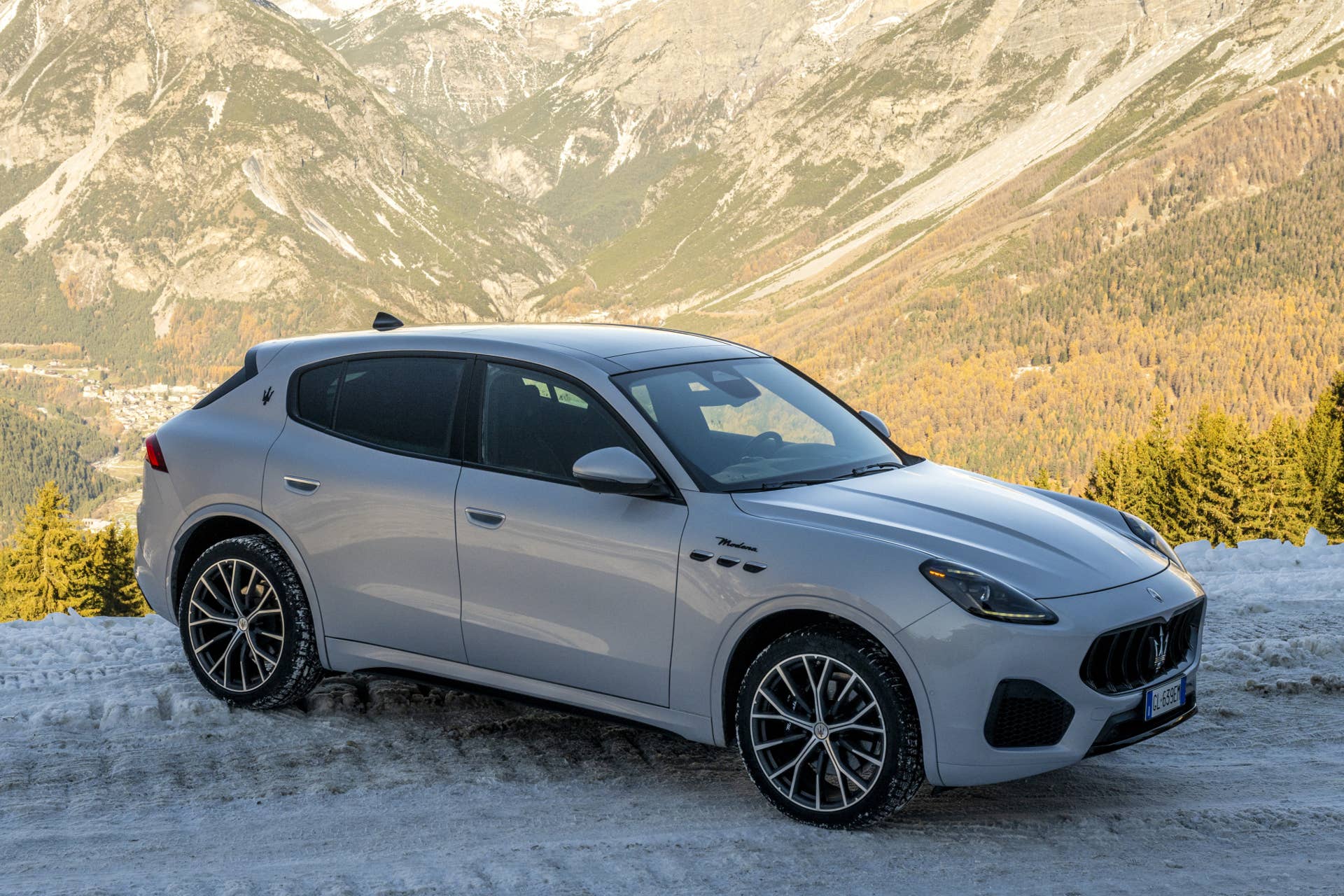 2025 Maserait Grecale Modena in Bianco Astro front angled view