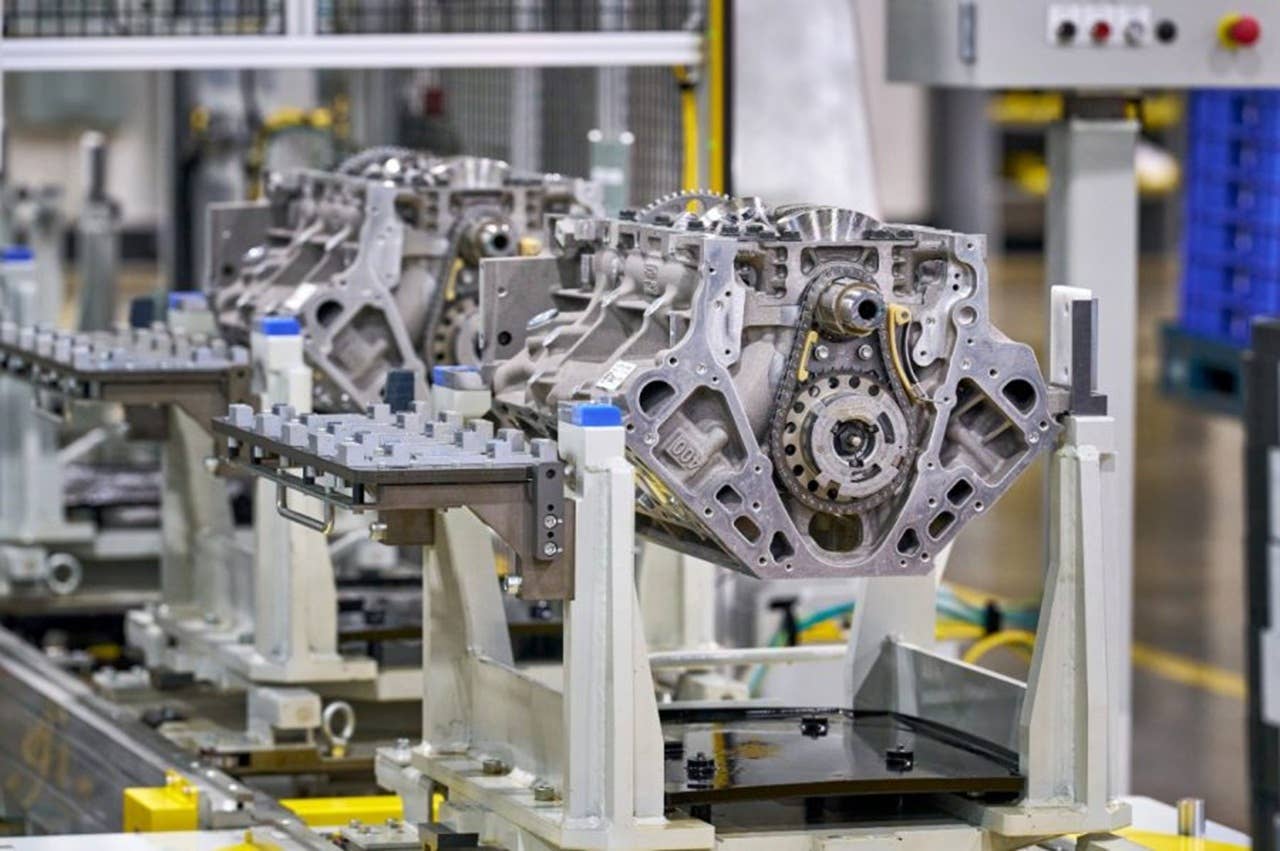 2027 Chevy Silverado And GMC Sierra Get Bigger More Powerful V8s 2027 Chevy Silverado And GMC Sierra Get Bigger More Powerful V8s