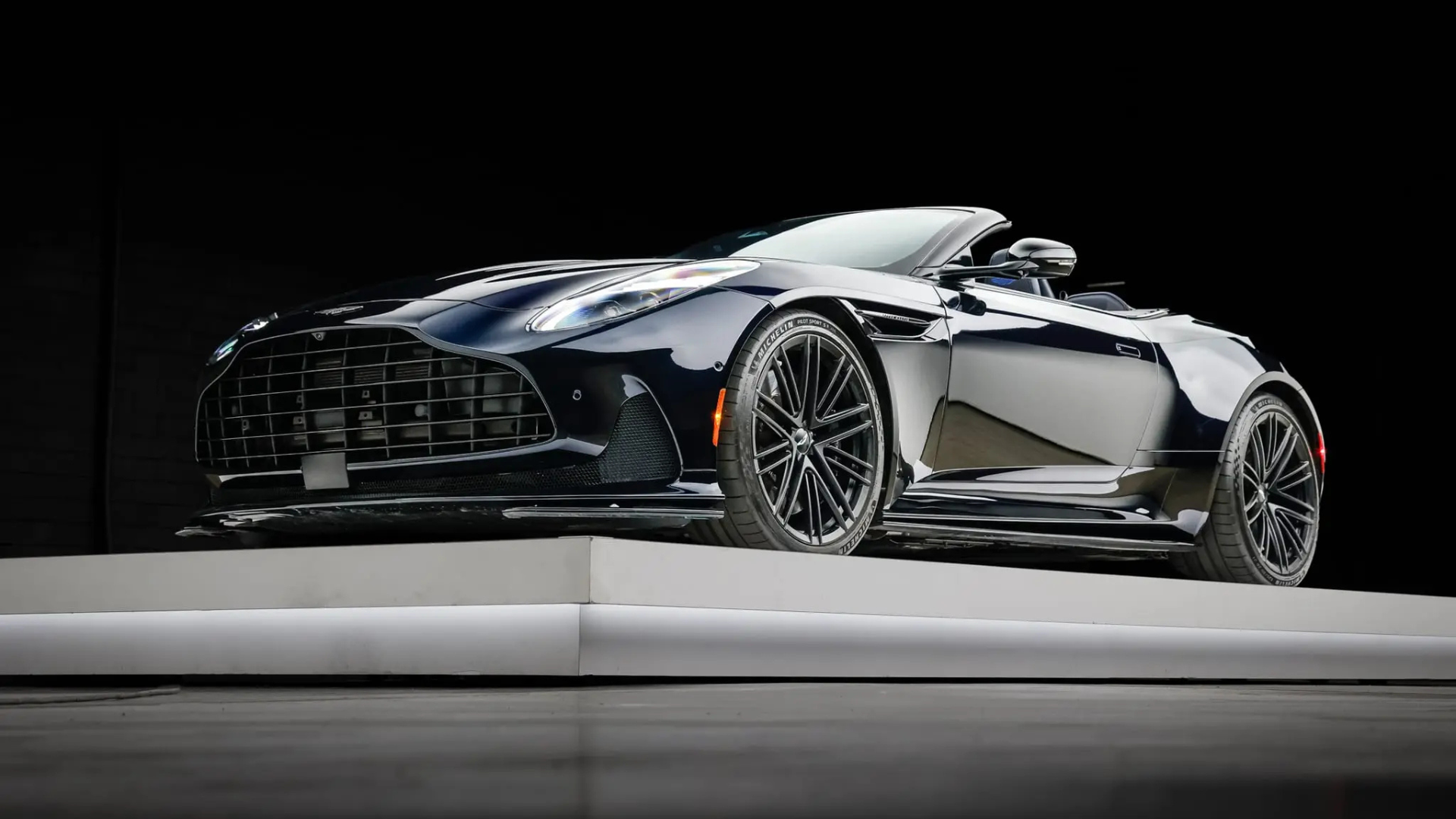 2024 Aston Martin DB12 Volante