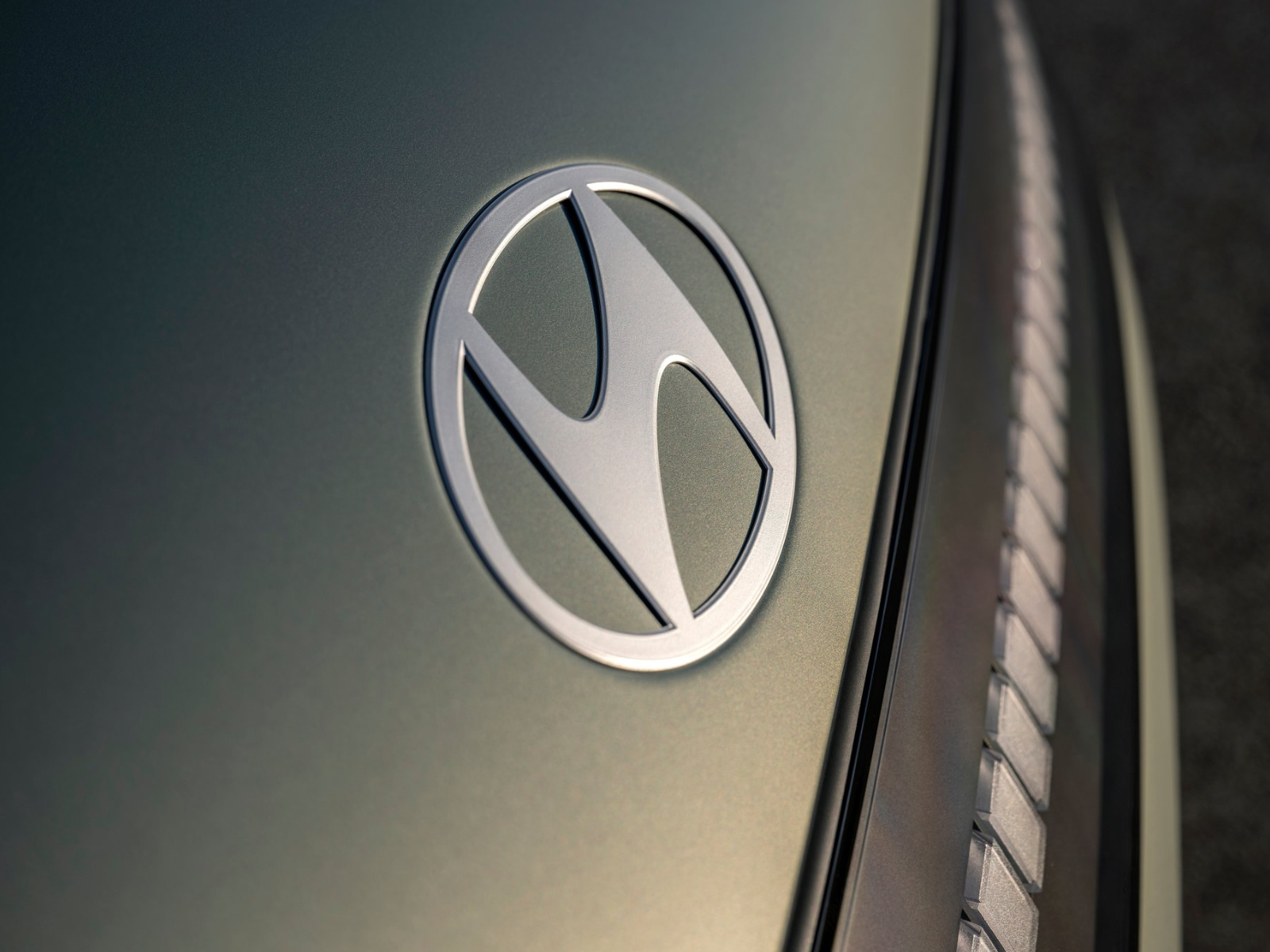 US EV Tariff Policy Shift | Chinese Auto Imports Threaten $2.1T Market