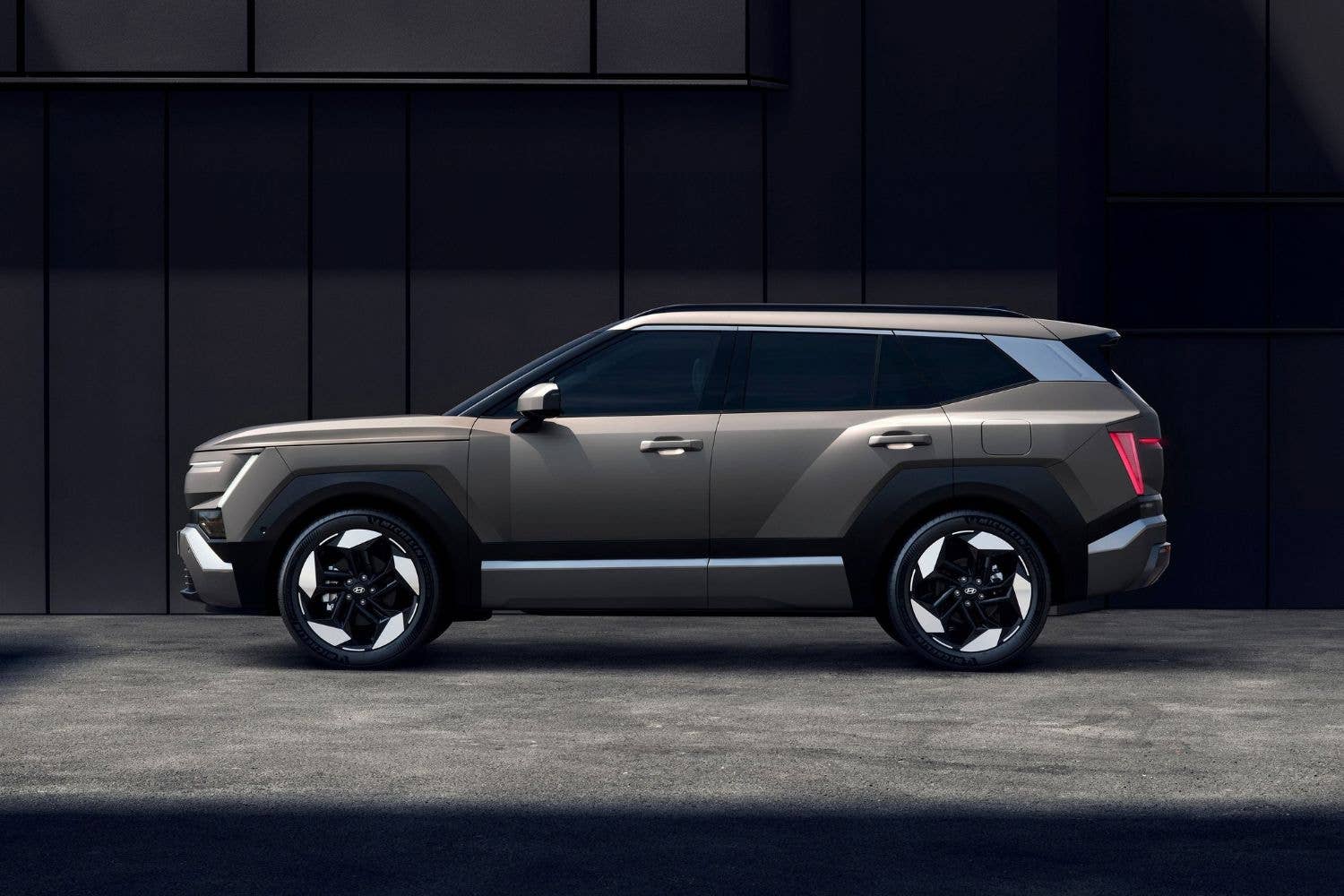 2027 Hyundai Tucson side view