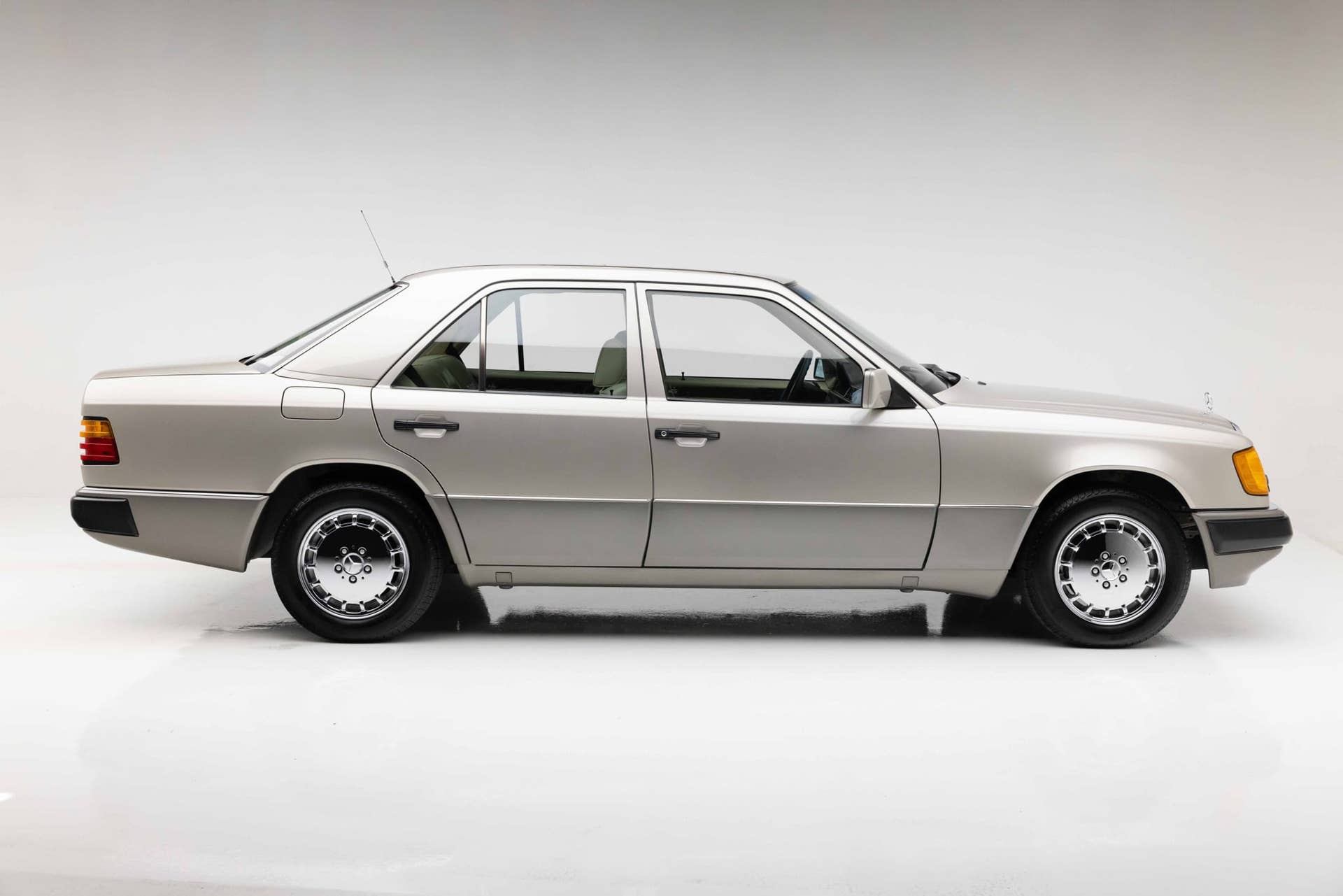 1991 Mercedes-Benz 300E (W124)