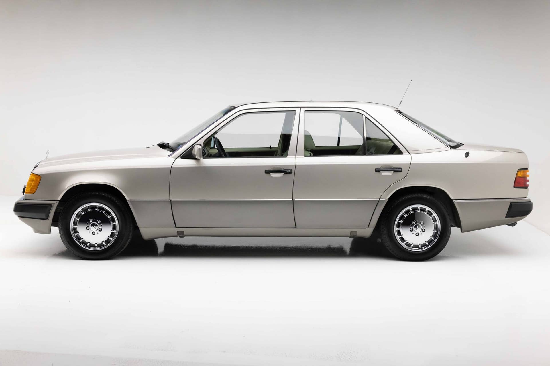 1991 Mercedes-Benz 300E (W124)