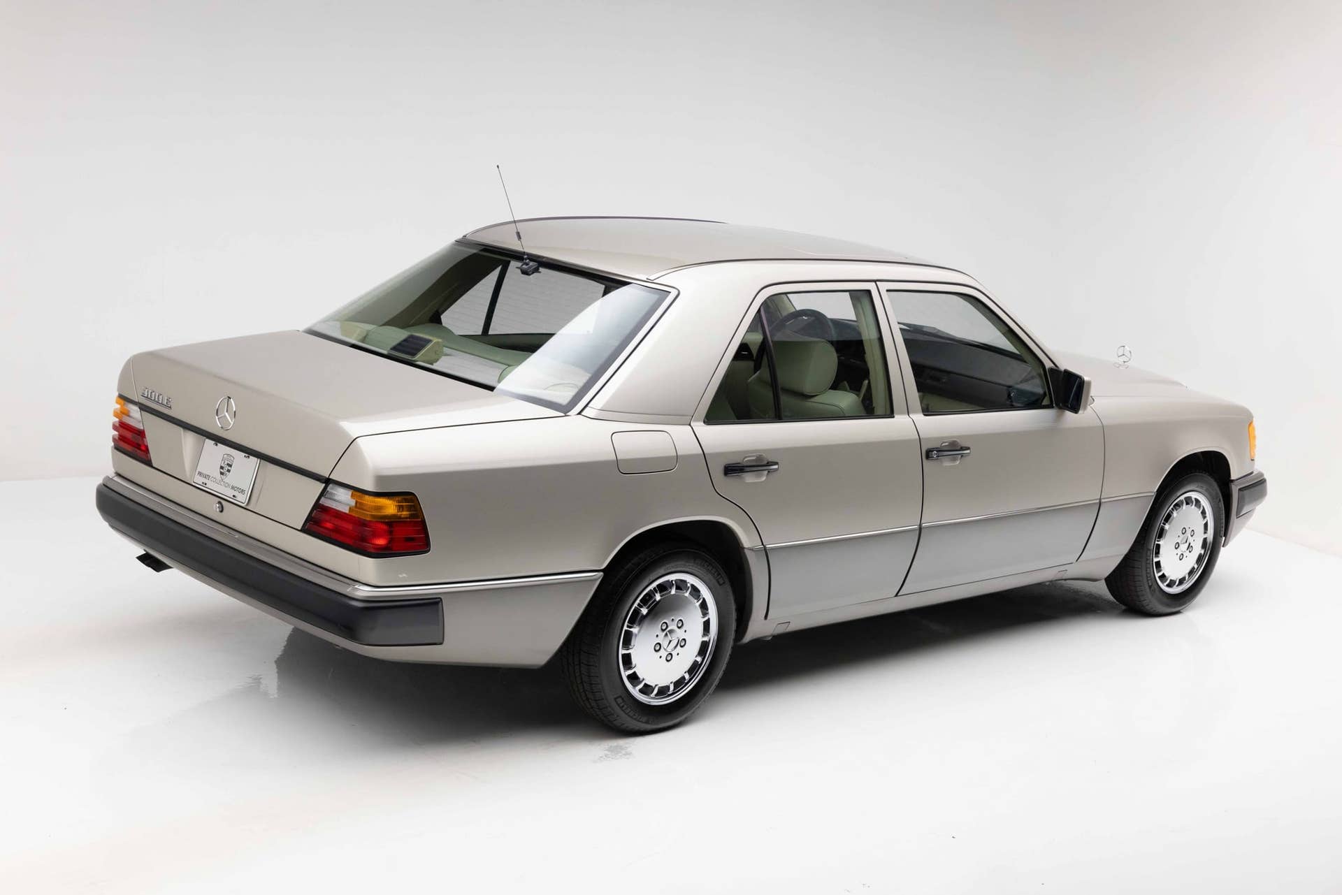 1991 Mercedes-Benz 300E (W124)