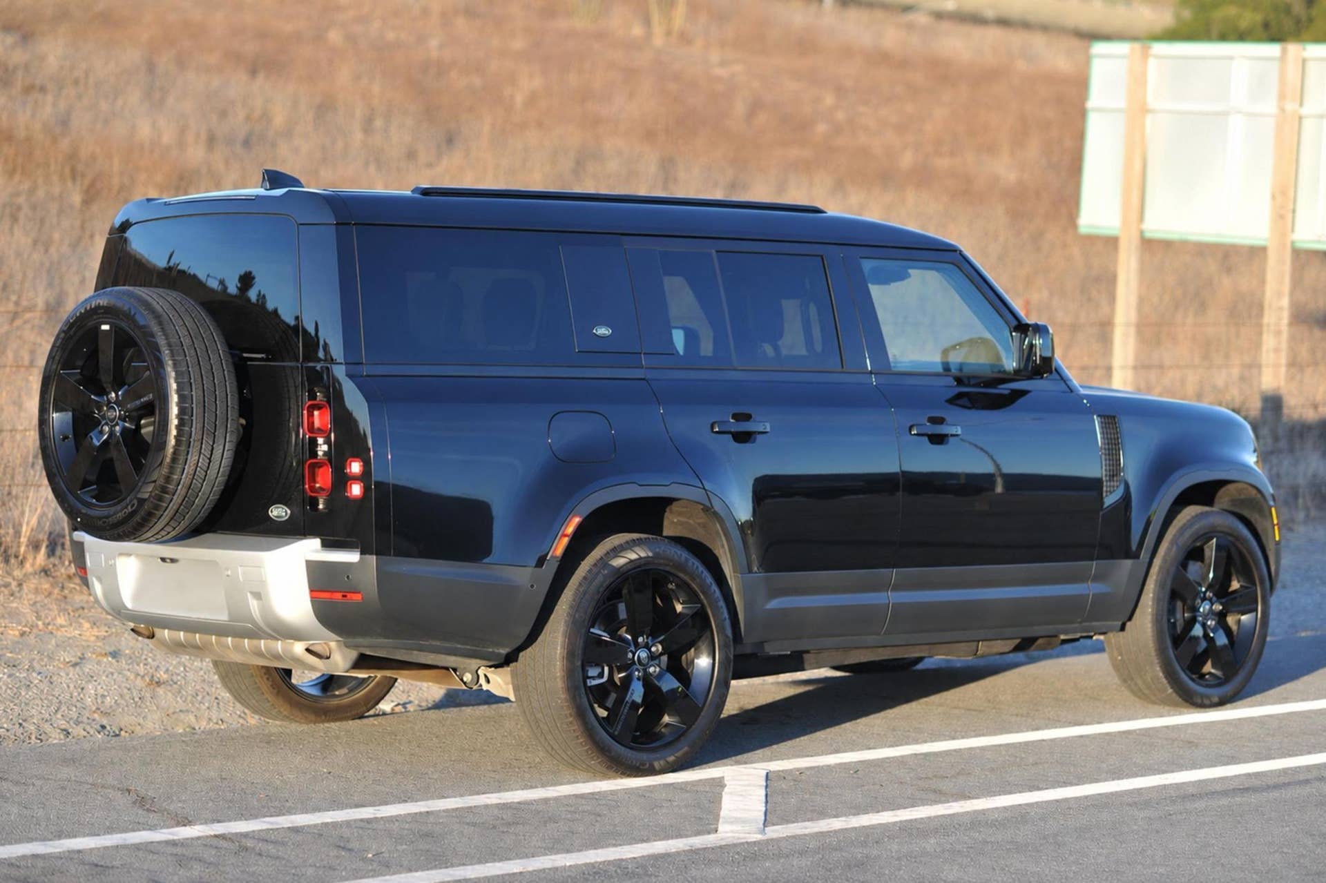 2023 Land Rover Defender 130 SE
