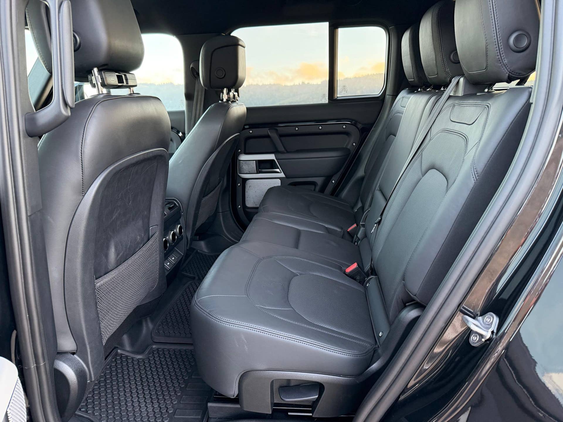 2023 Land Rover Defender 130 SE