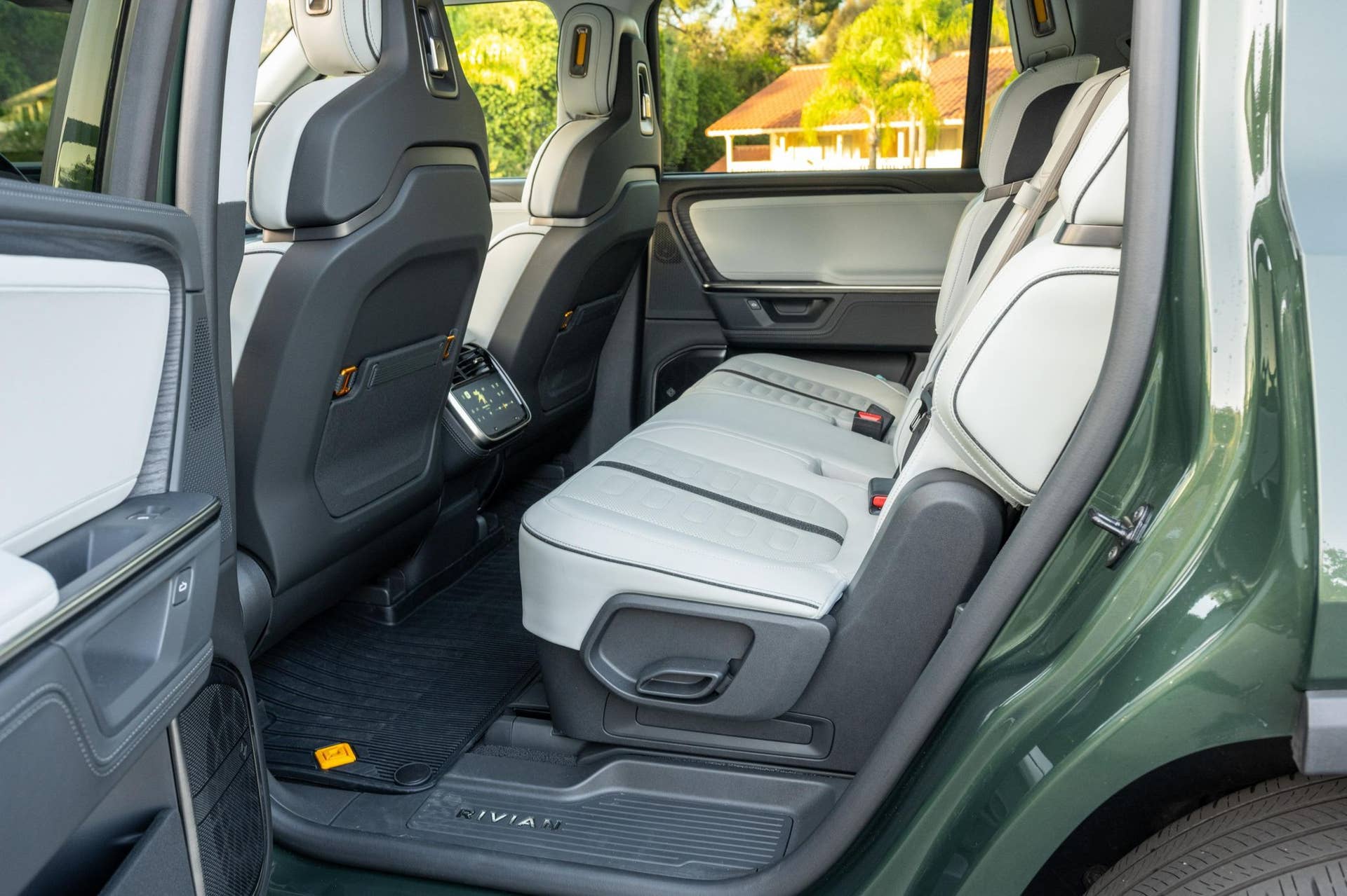 2025 Rivian R1S Adventure Edition